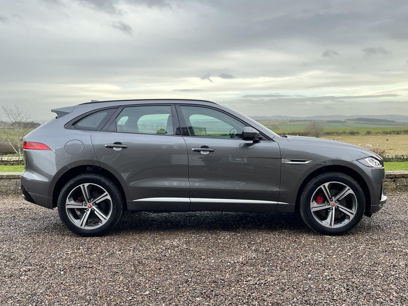 Jaguar F-PACE 3.0 D300 V6 S SUV 5dr Diesel Auto AWD Euro 6 (s/s) (300 ps)