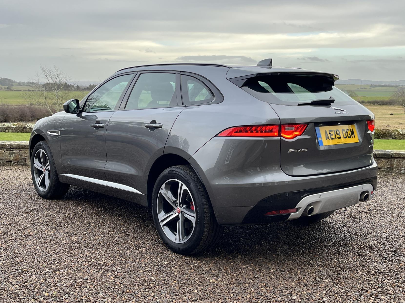 Jaguar F-PACE 3.0 D300 V6 S SUV 5dr Diesel Auto AWD Euro 6 (s/s) (300 ps)