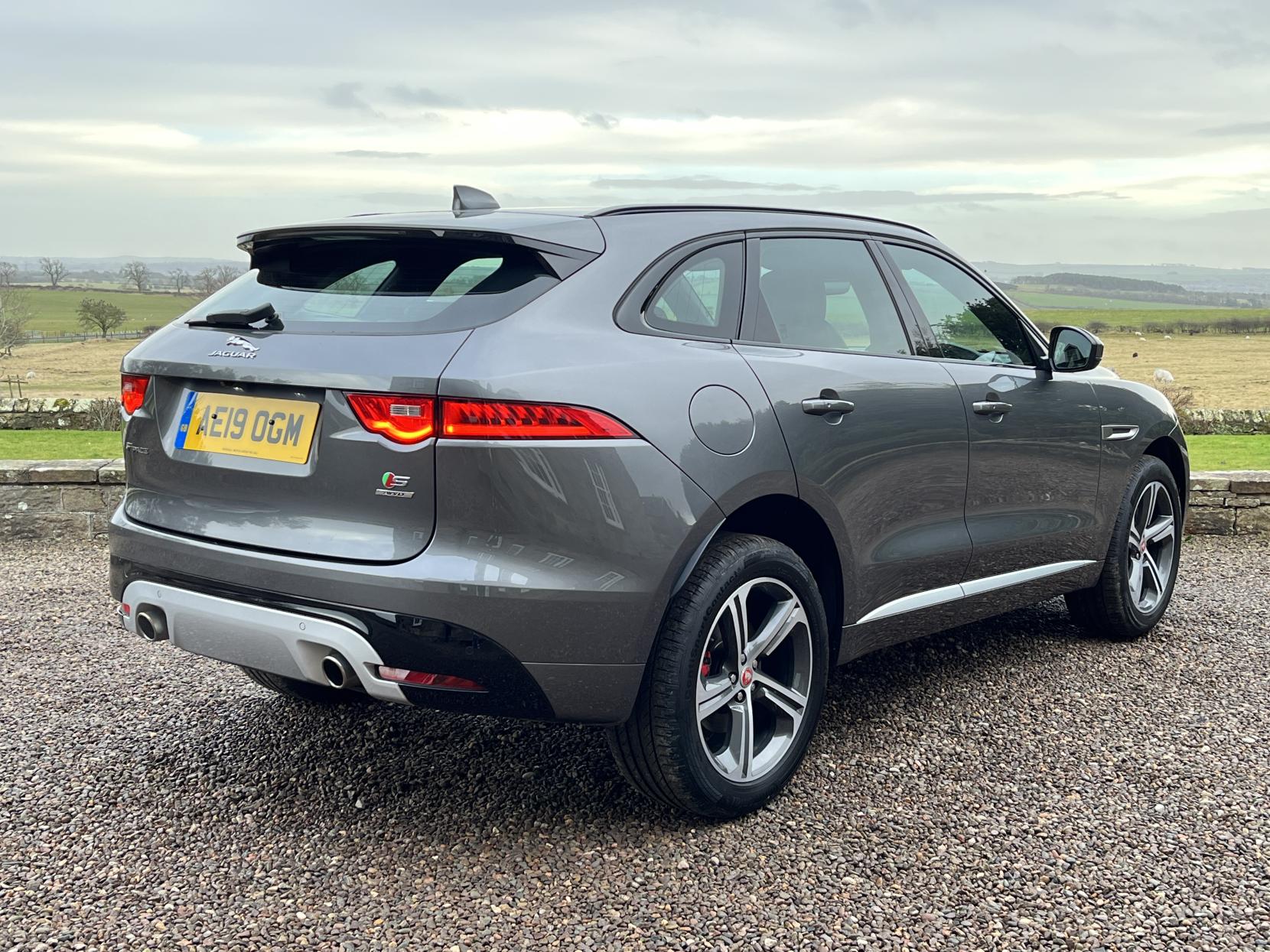 Jaguar F-PACE 3.0 D300 V6 S SUV 5dr Diesel Auto AWD Euro 6 (s/s) (300 ps)