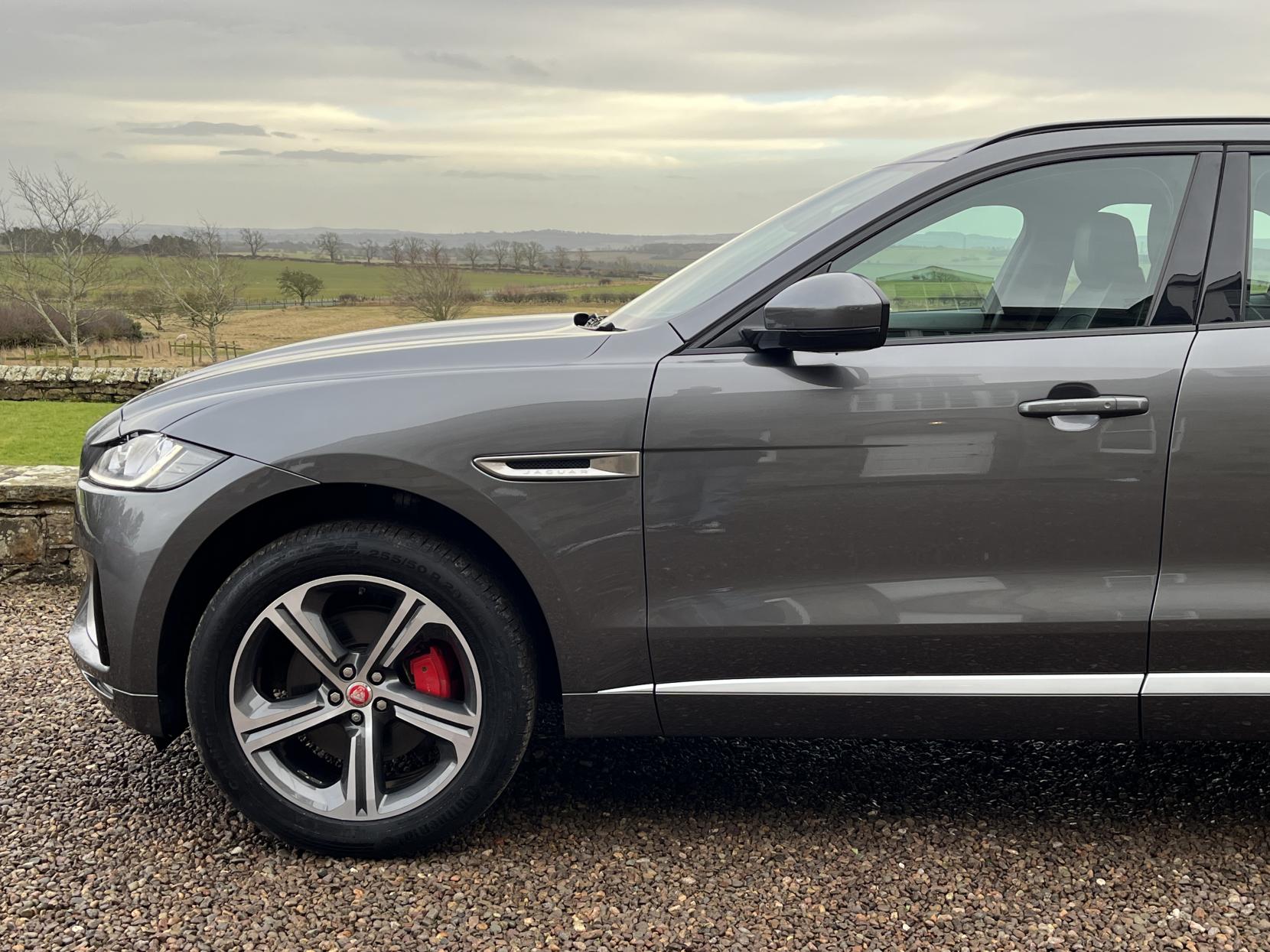 Jaguar F-PACE 3.0 D300 V6 S SUV 5dr Diesel Auto AWD Euro 6 (s/s) (300 ps)