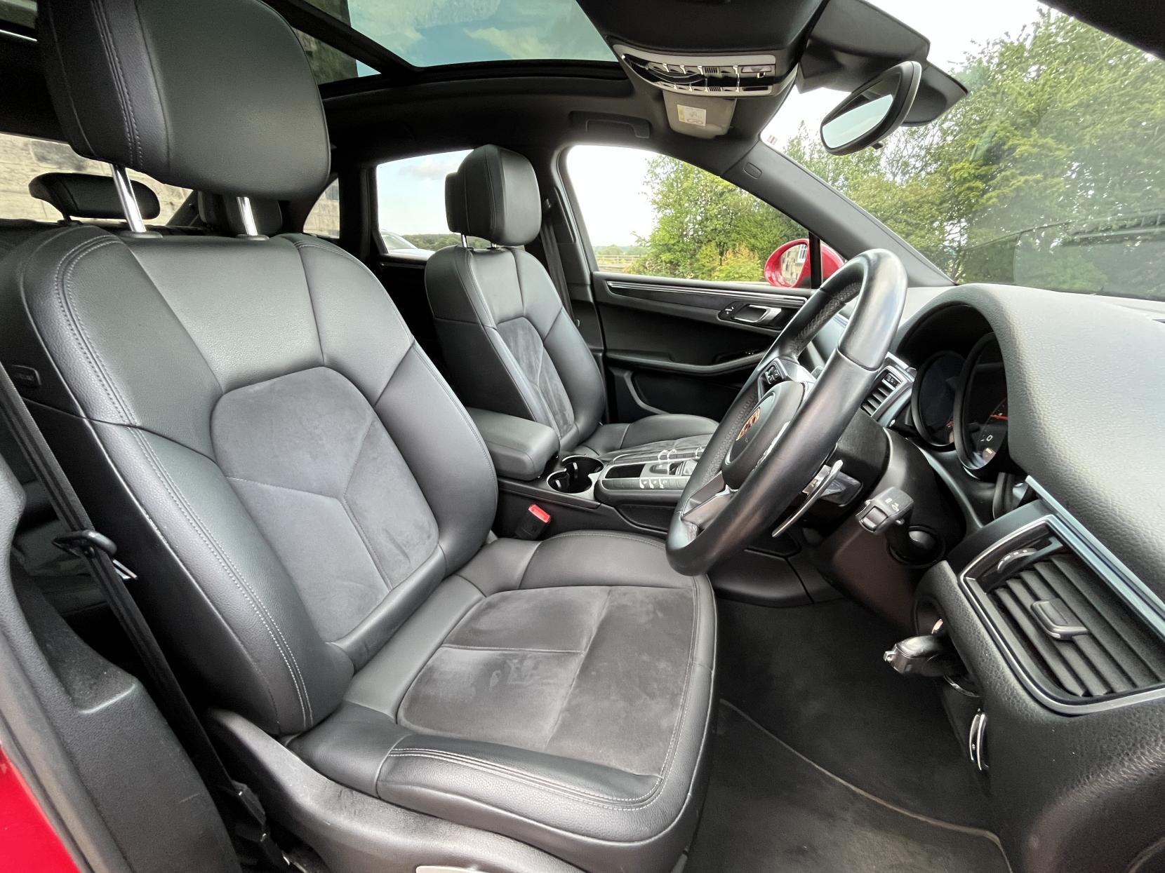 Porsche Macan 2.0T SUV 5dr Petrol PDK 4WD Euro 6 (s/s) (252 ps)