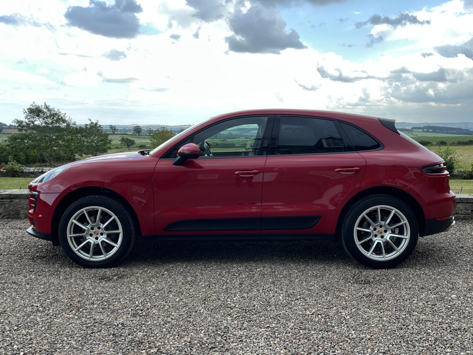 Porsche Macan 2.0T SUV 5dr Petrol PDK 4WD Euro 6 (s/s) (252 ps)
