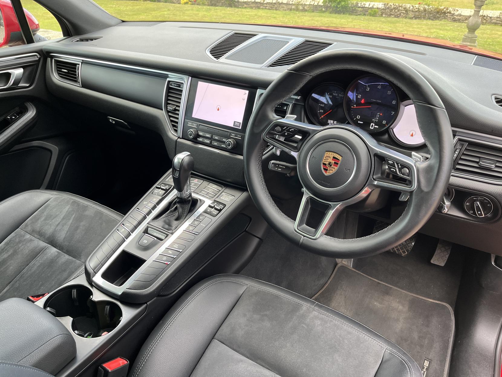 Porsche Macan 2.0T SUV 5dr Petrol PDK 4WD Euro 6 (s/s) (252 ps)
