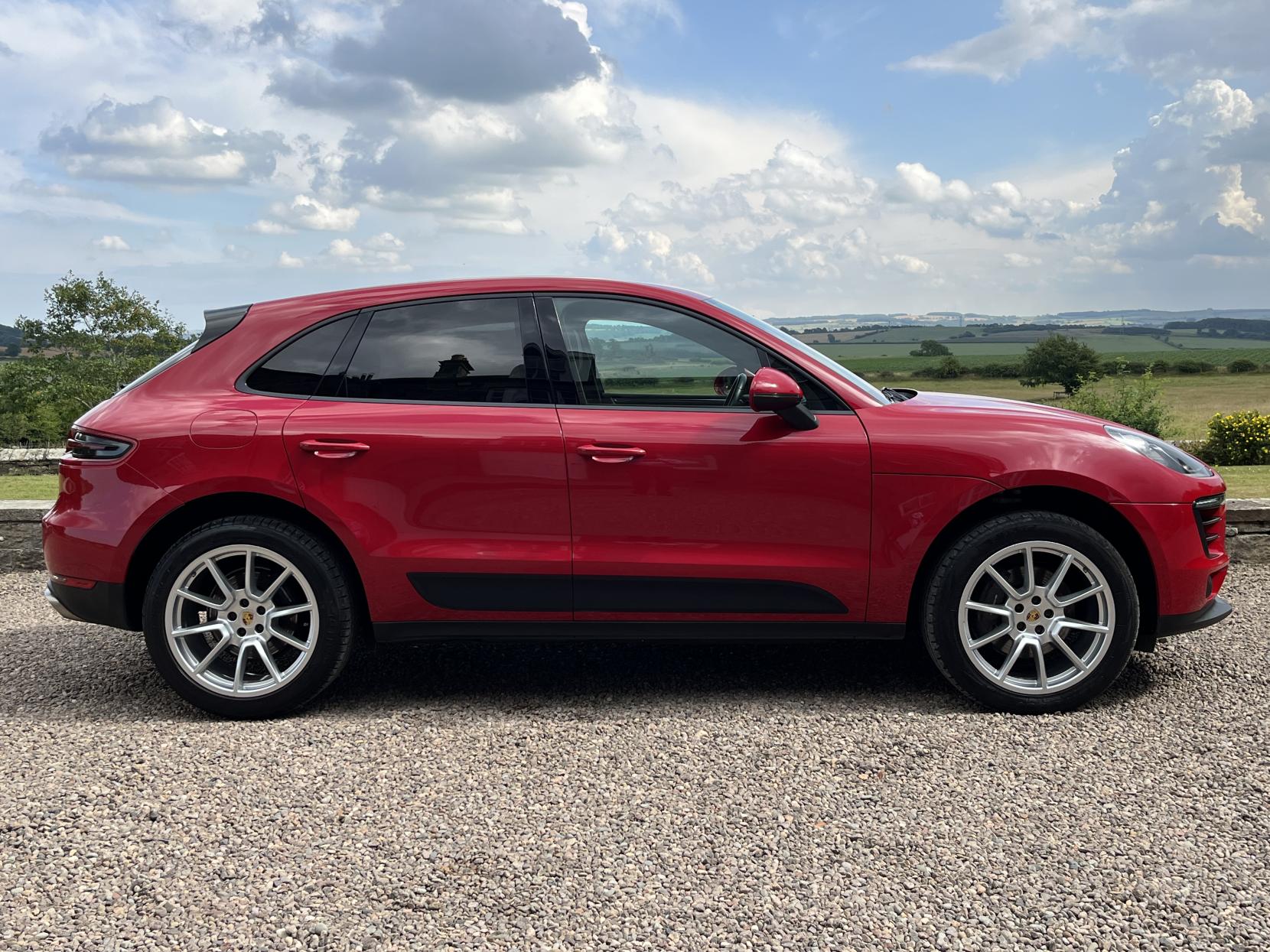 Porsche Macan 2.0T SUV 5dr Petrol PDK 4WD Euro 6 (s/s) (252 ps)