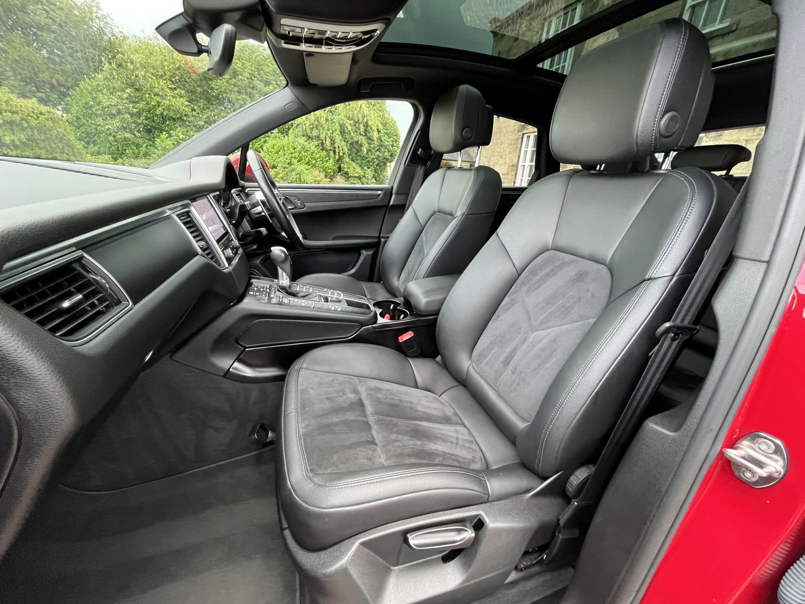Porsche Macan 2.0T SUV 5dr Petrol PDK 4WD Euro 6 (s/s) (252 ps)