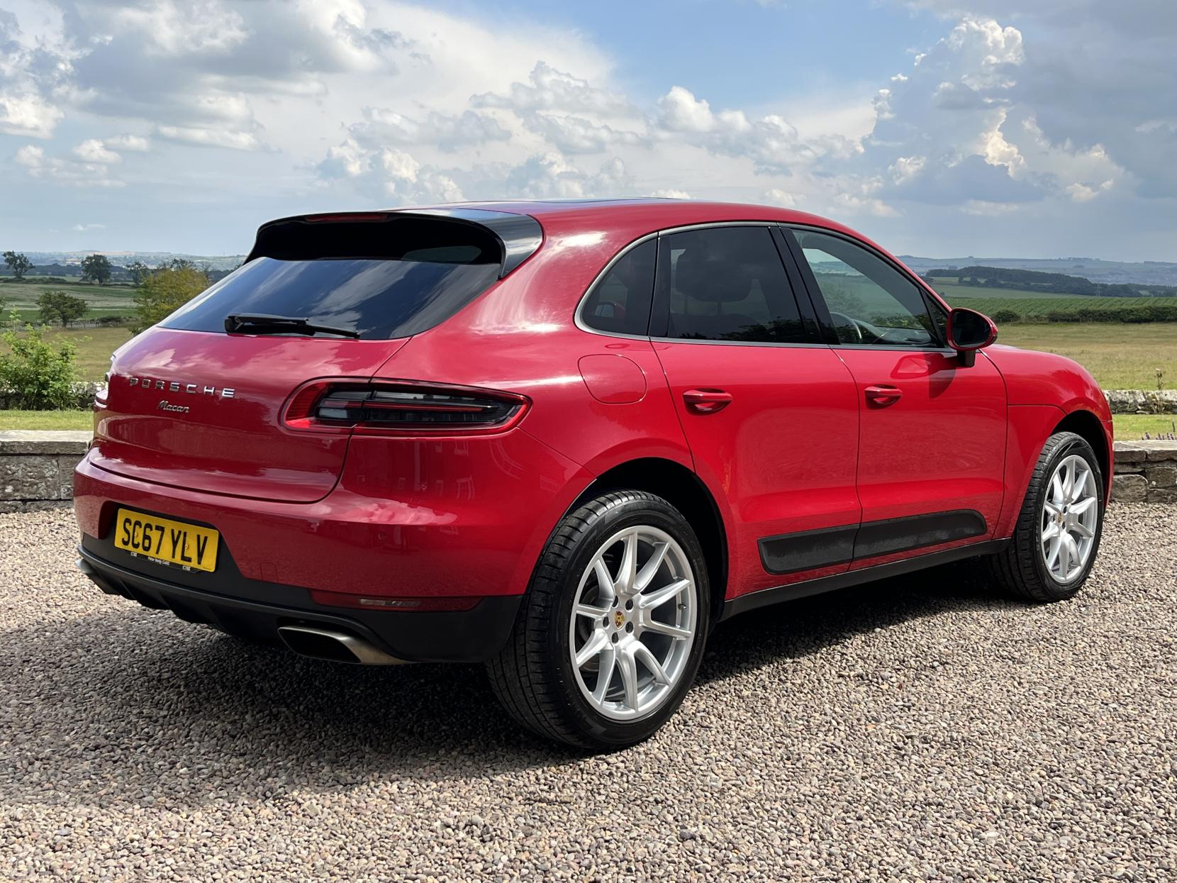 Porsche Macan 2.0T SUV 5dr Petrol PDK 4WD Euro 6 (s/s) (252 ps)