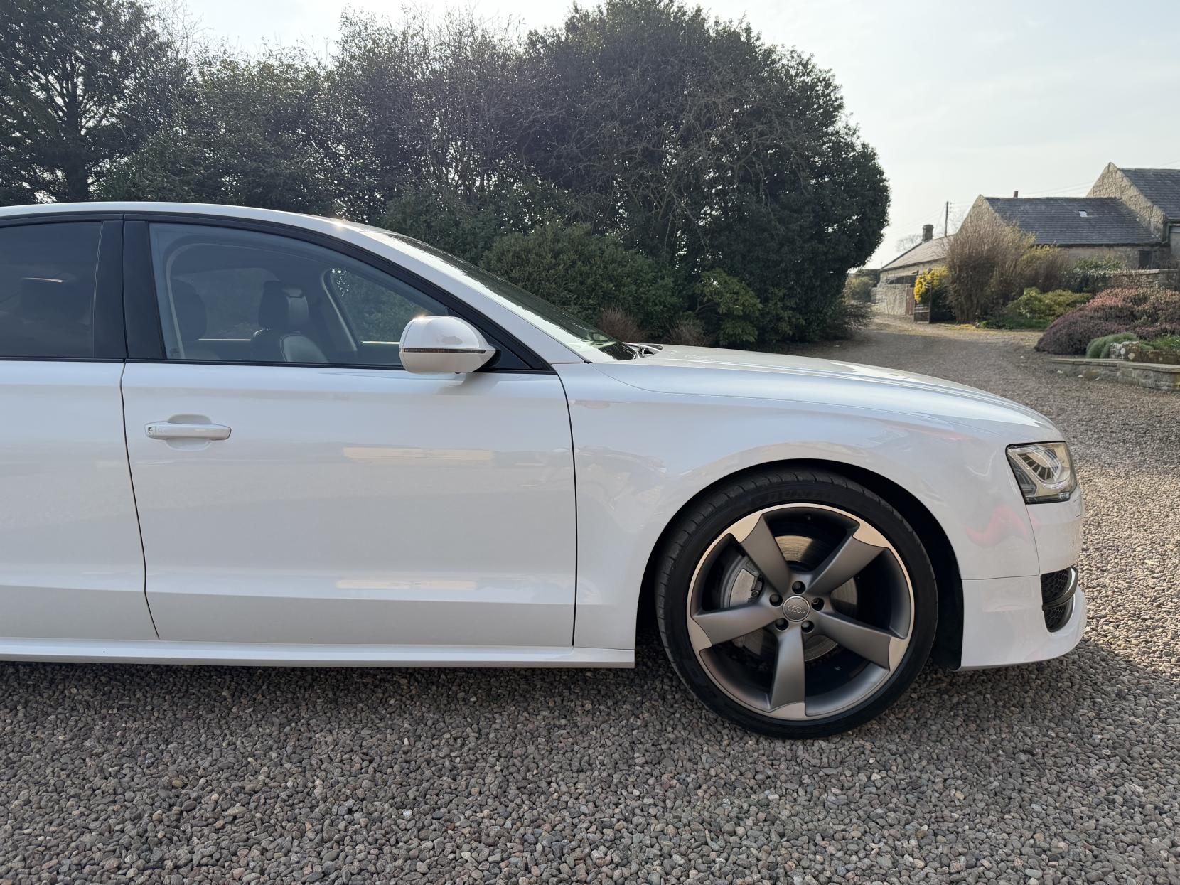 Audi A8 3.0 TDI V6 Black Edition Saloon 4dr Diesel Tiptronic quattro Euro 6 (s/s) (262 ps)