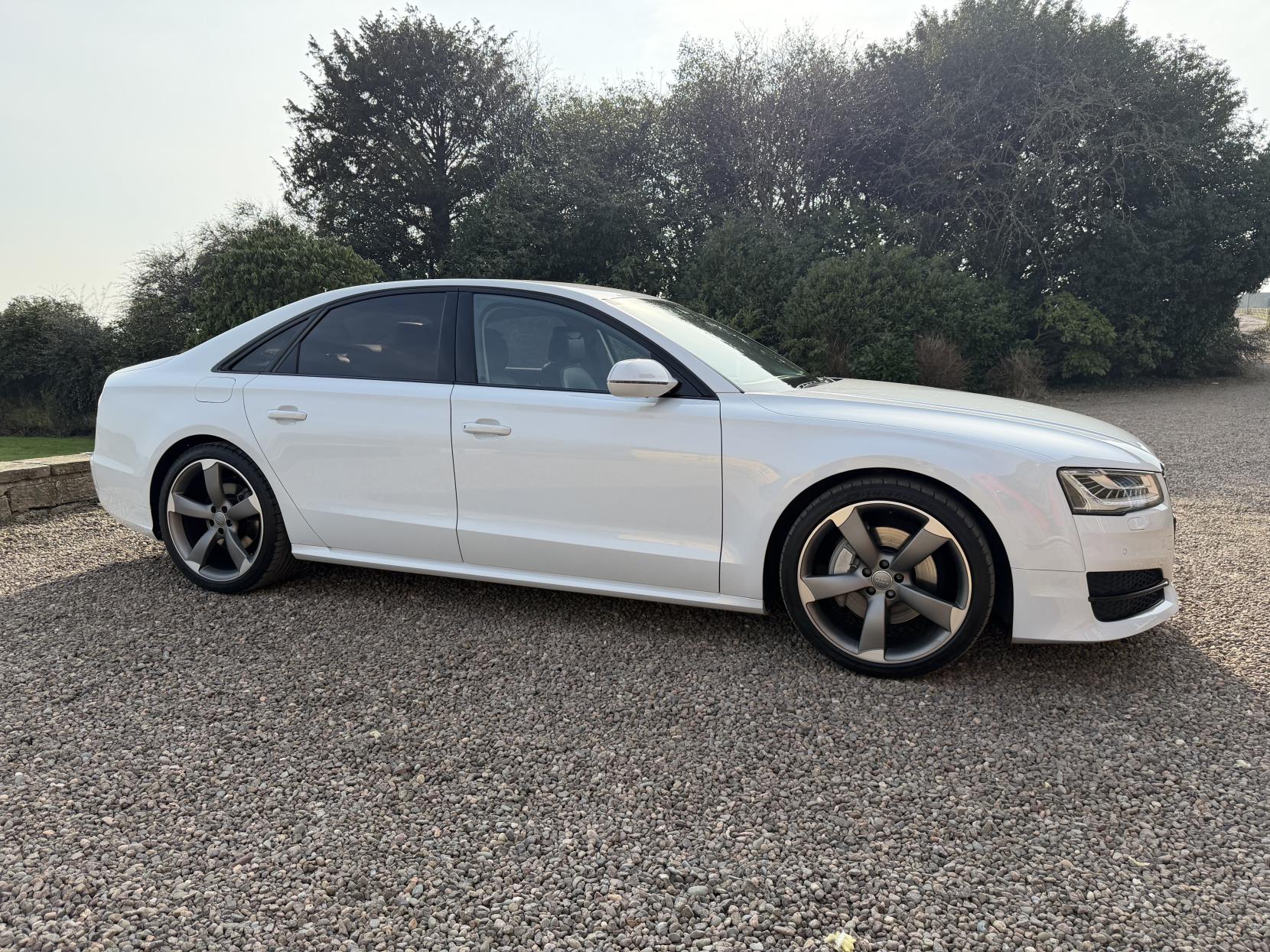 Audi A8 3.0 TDI V6 Black Edition Saloon 4dr Diesel Tiptronic quattro Euro 6 (s/s) (262 ps)