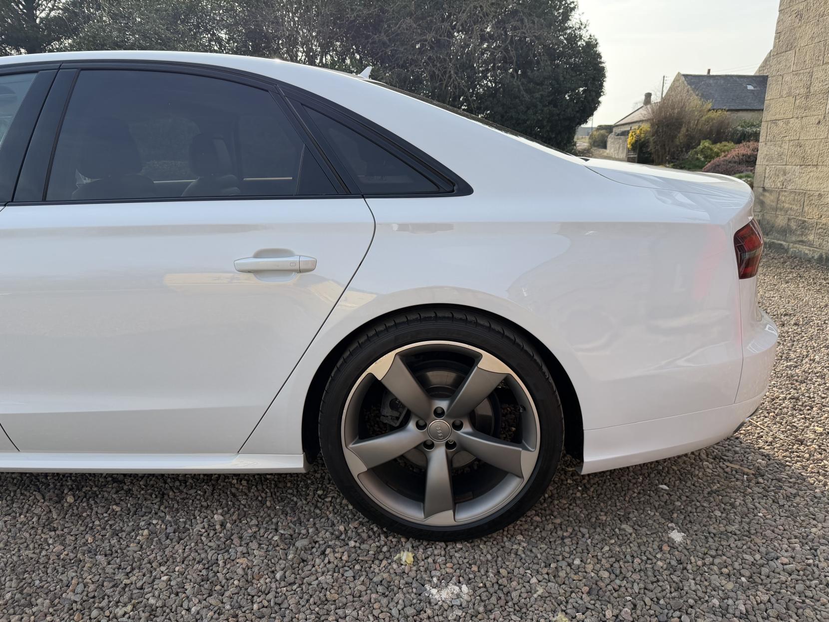 Audi A8 3.0 TDI V6 Black Edition Saloon 4dr Diesel Tiptronic quattro Euro 6 (s/s) (262 ps)