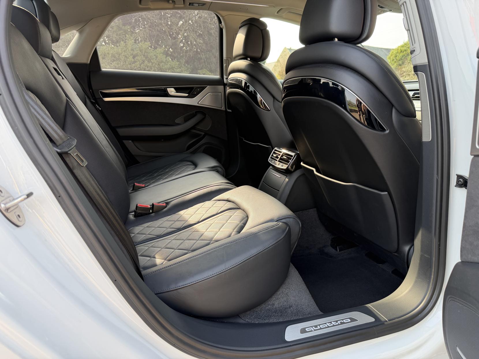 Audi A8 3.0 TDI V6 Black Edition Saloon 4dr Diesel Tiptronic quattro Euro 6 (s/s) (262 ps)