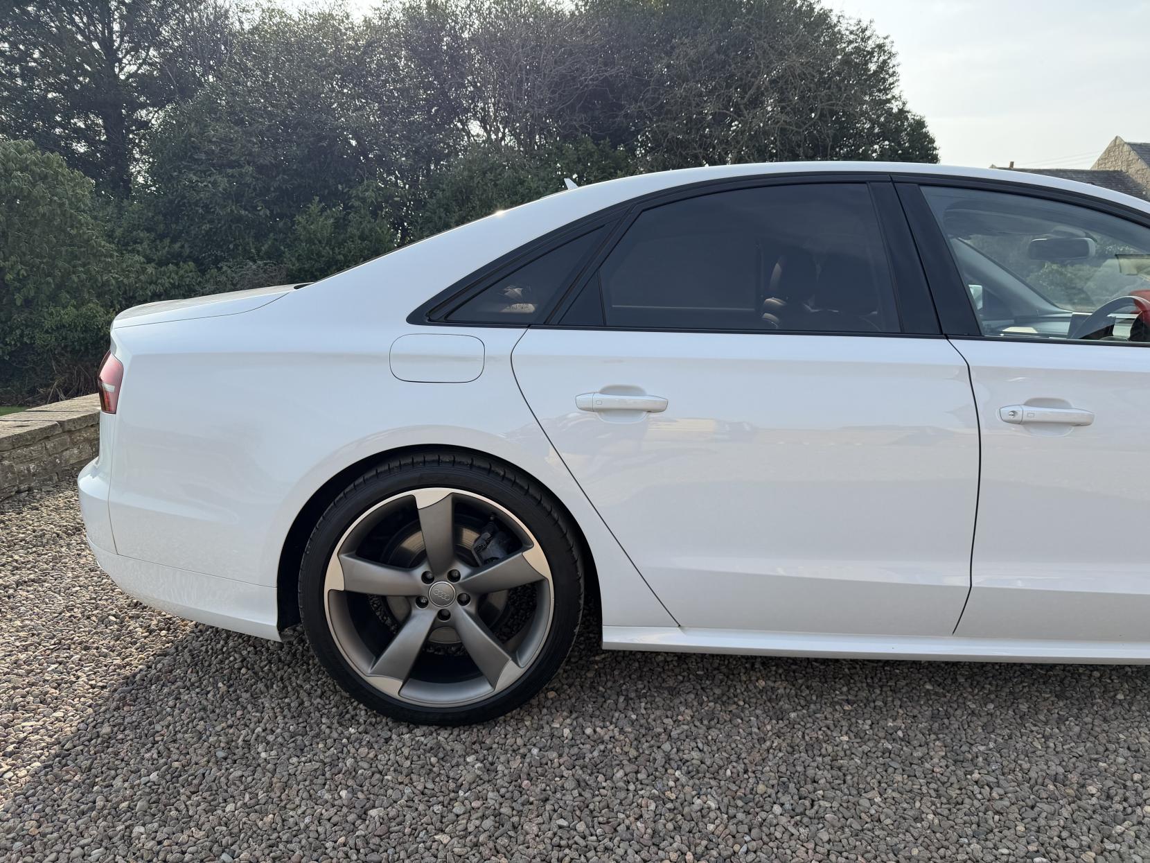 Audi A8 3.0 TDI V6 Black Edition Saloon 4dr Diesel Tiptronic quattro Euro 6 (s/s) (262 ps)