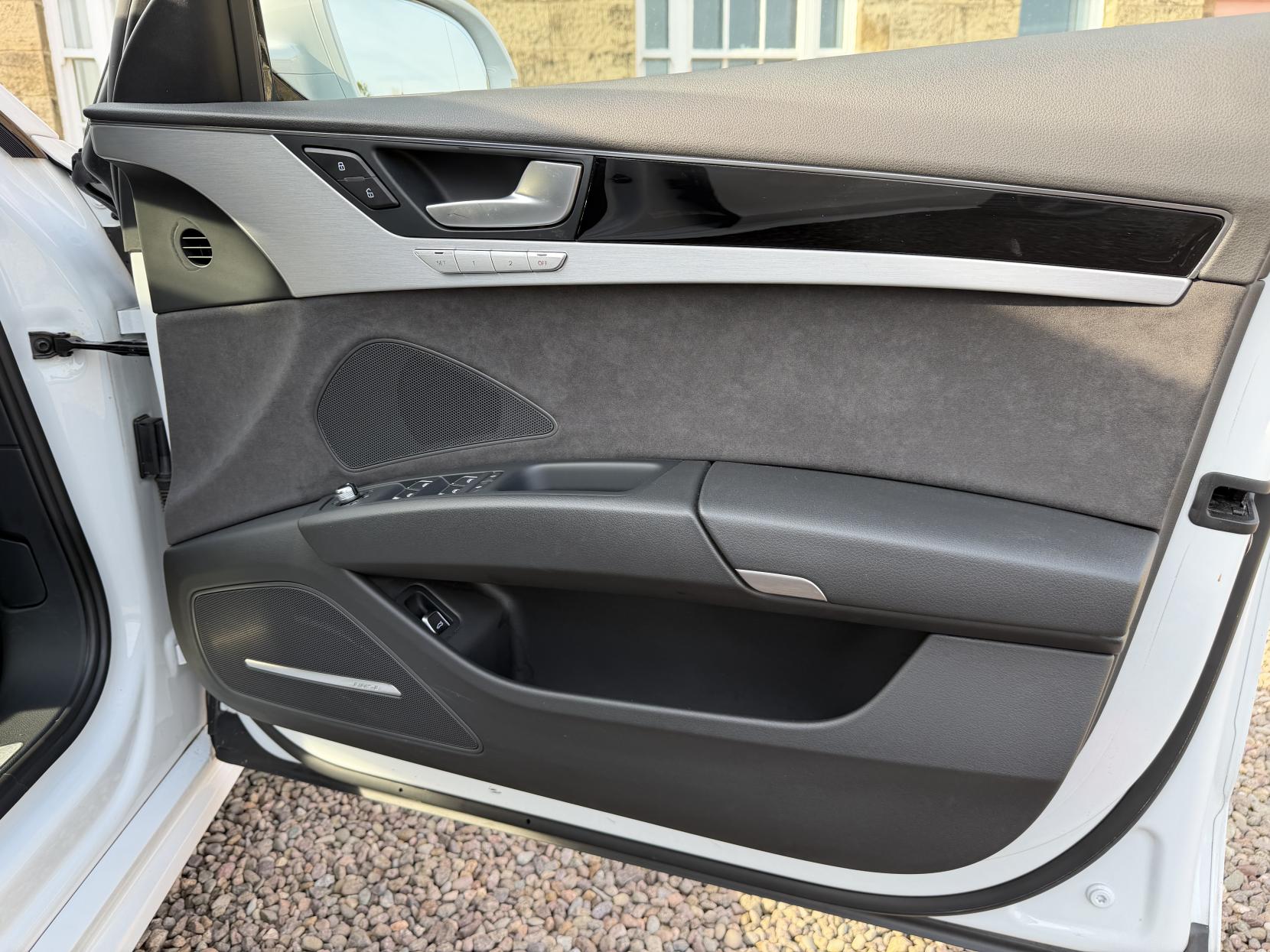 Audi A8 3.0 TDI V6 Black Edition Saloon 4dr Diesel Tiptronic quattro Euro 6 (s/s) (262 ps)