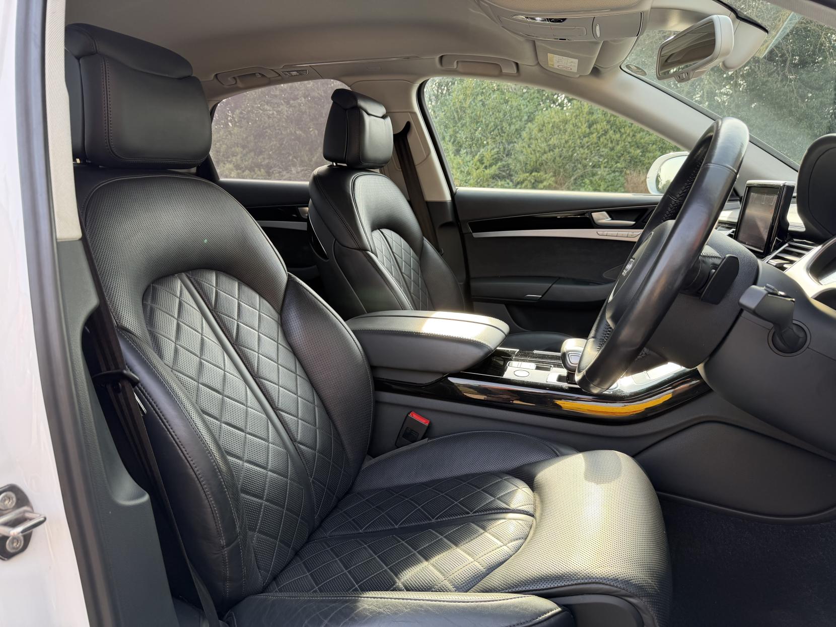 Audi A8 3.0 TDI V6 Black Edition Saloon 4dr Diesel Tiptronic quattro Euro 6 (s/s) (262 ps)