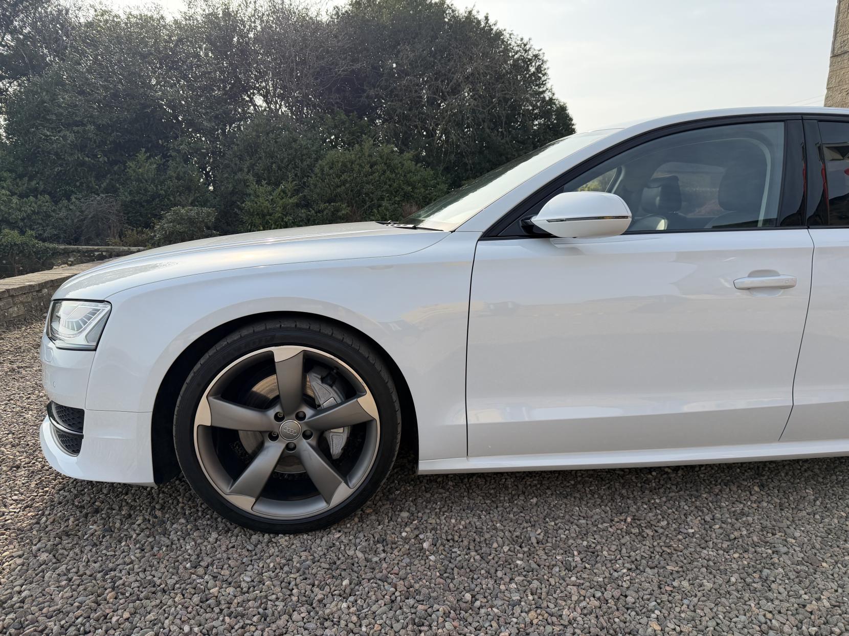 Audi A8 3.0 TDI V6 Black Edition Saloon 4dr Diesel Tiptronic quattro Euro 6 (s/s) (262 ps)