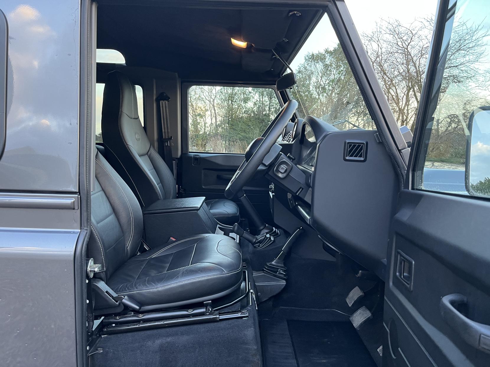 Land Rover Defender 90 2.2 TDCi Landmark Station Wagon Double Cab 3dr Diesel Manual 4WD SWB Euro 5 (122 ps)