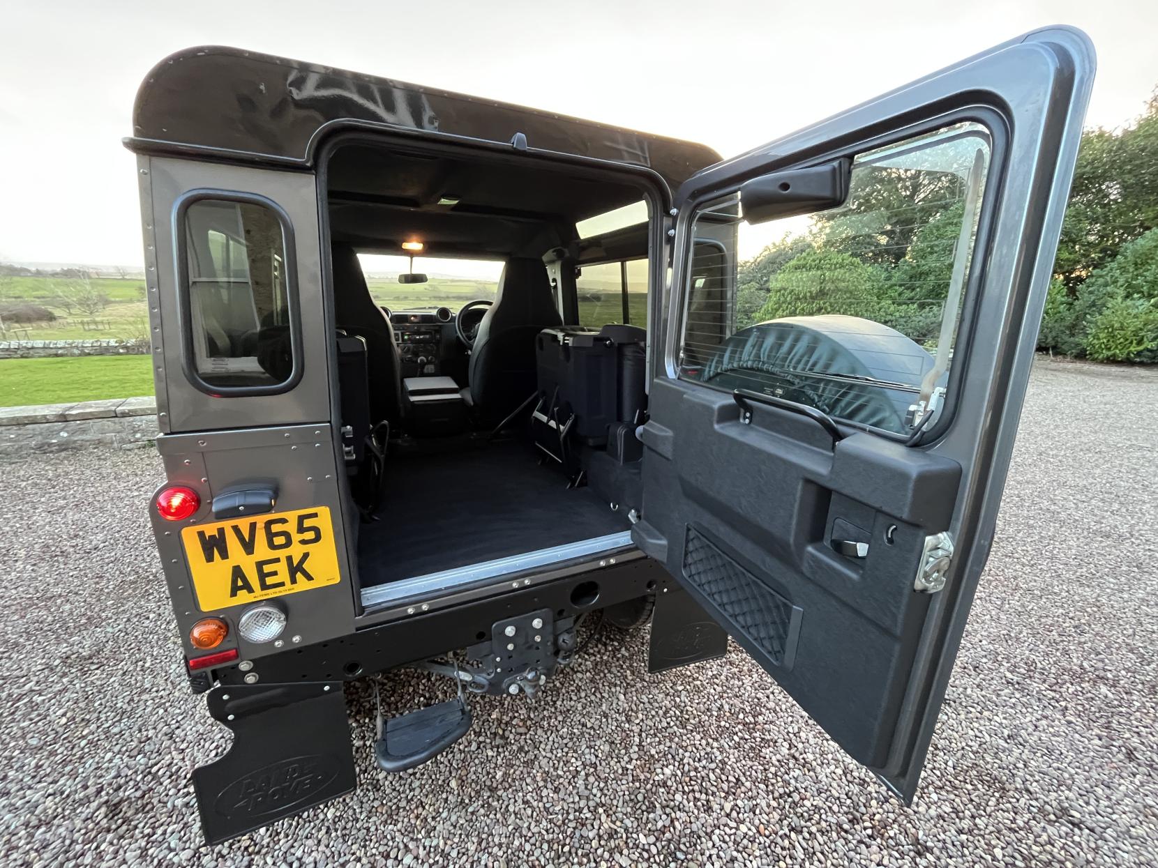 Land Rover Defender 90 2.2 TDCi Landmark Station Wagon Double Cab 3dr Diesel Manual 4WD SWB Euro 5 (122 ps)