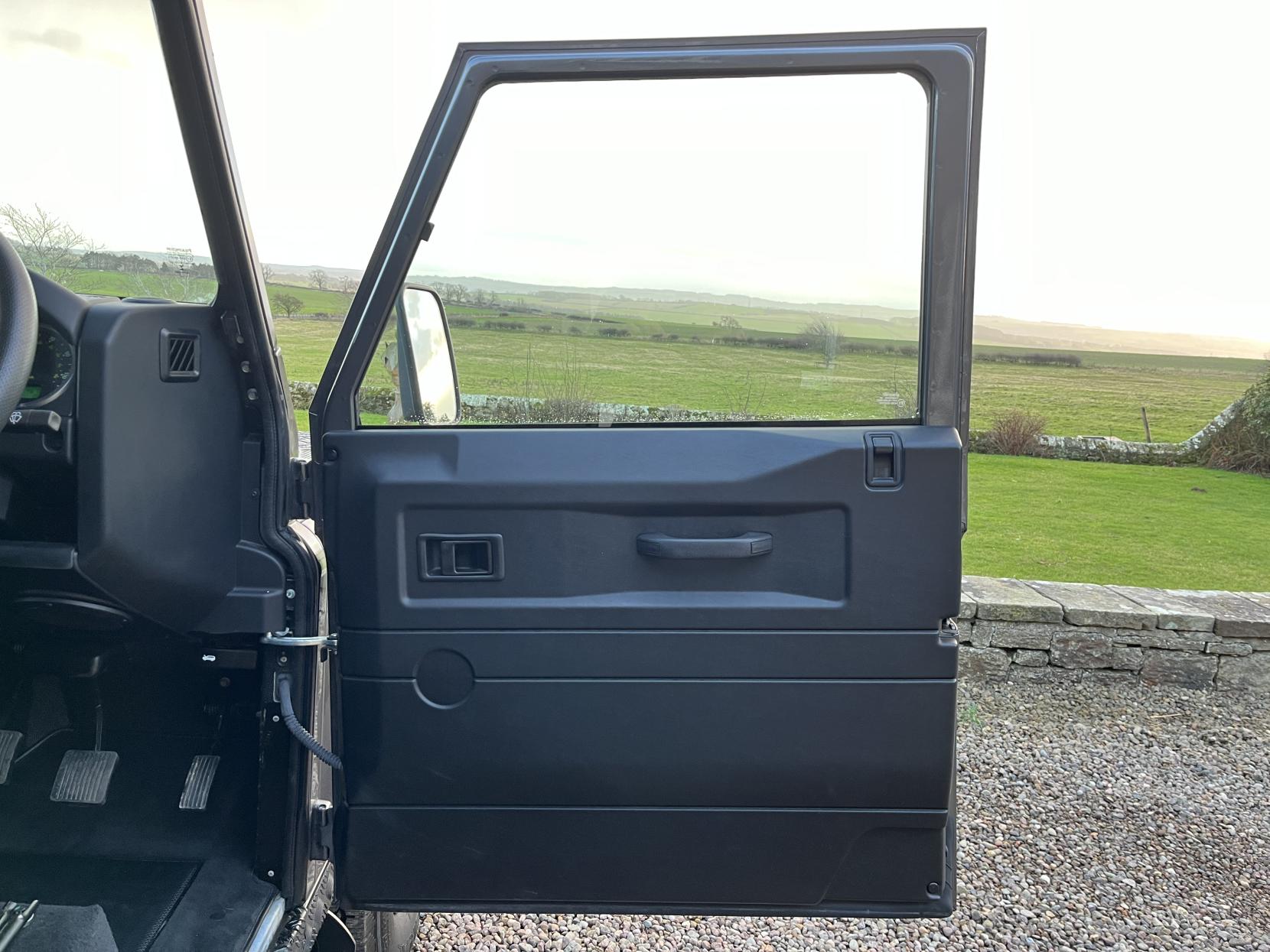 Land Rover Defender 90 2.2 TDCi Landmark Station Wagon Double Cab 3dr Diesel Manual 4WD SWB Euro 5 (122 ps)