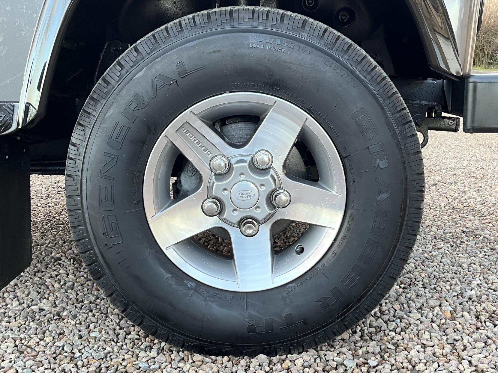 Land Rover Defender 90 2.2 TDCi Landmark Station Wagon Double Cab 3dr Diesel Manual 4WD SWB Euro 5 (122 ps)