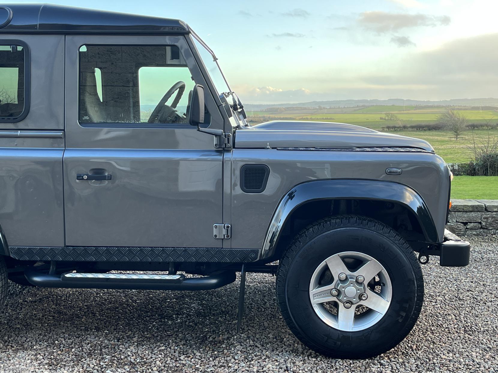 Land Rover Defender 90 2.2 TDCi Landmark Station Wagon Double Cab 3dr Diesel Manual 4WD SWB Euro 5 (122 ps)