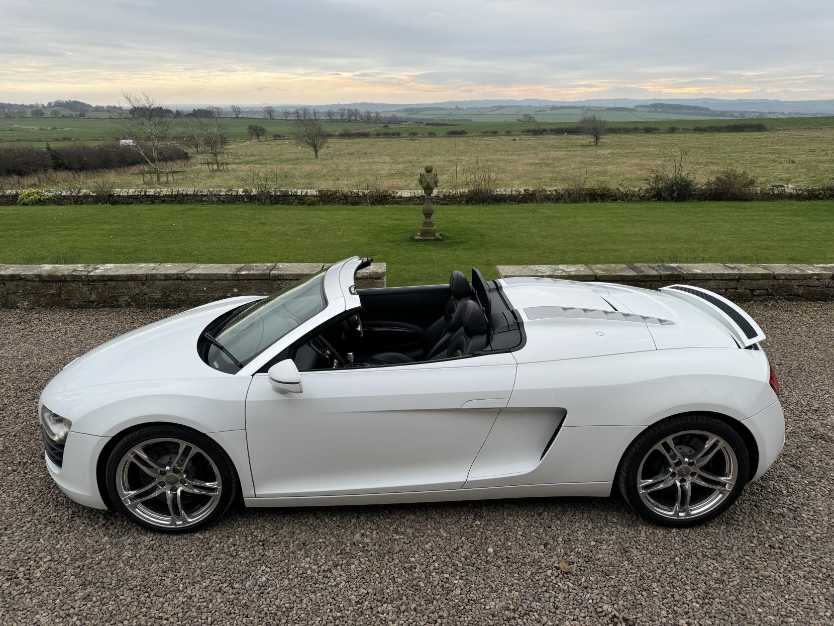 Audi R8 4.2 FSI V8 Spyder 2dr Petrol R Tronic quattro Euro 5 (430 ps)