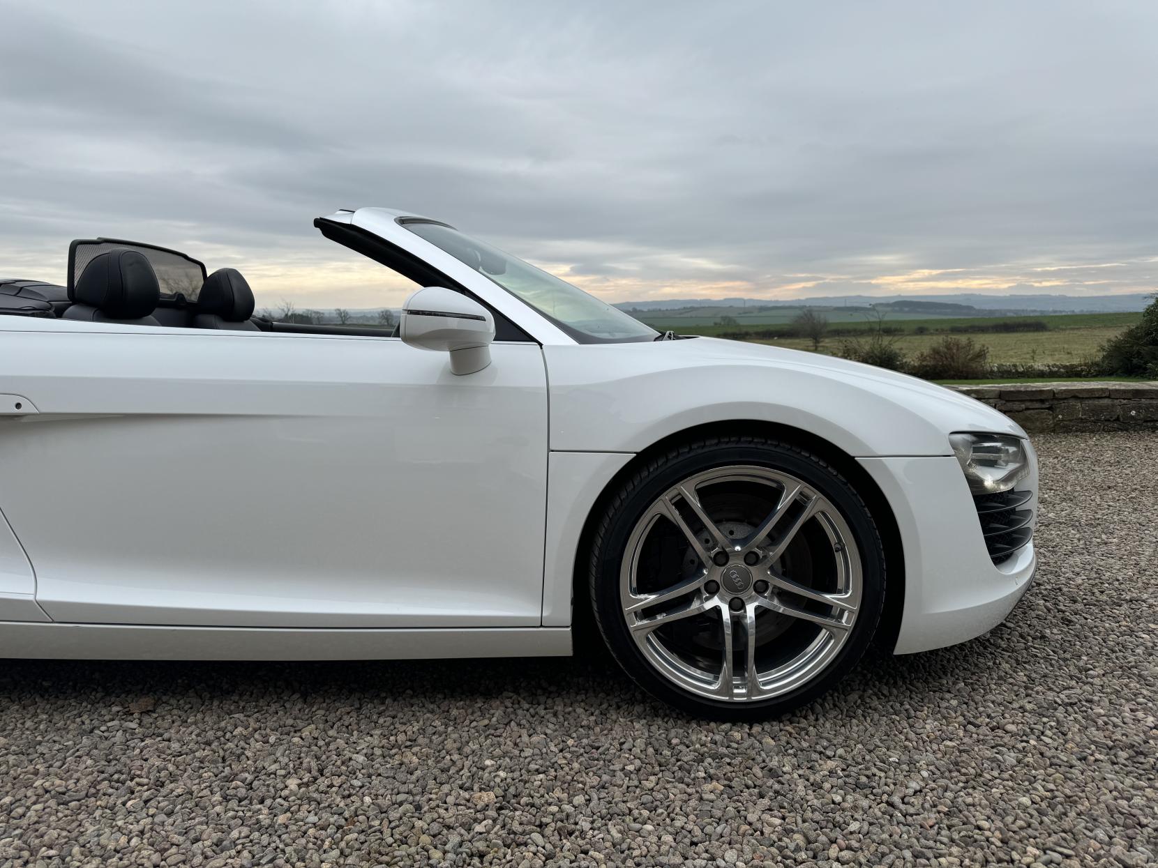 Audi R8 4.2 FSI V8 Spyder 2dr Petrol R Tronic quattro Euro 5 (430 ps)