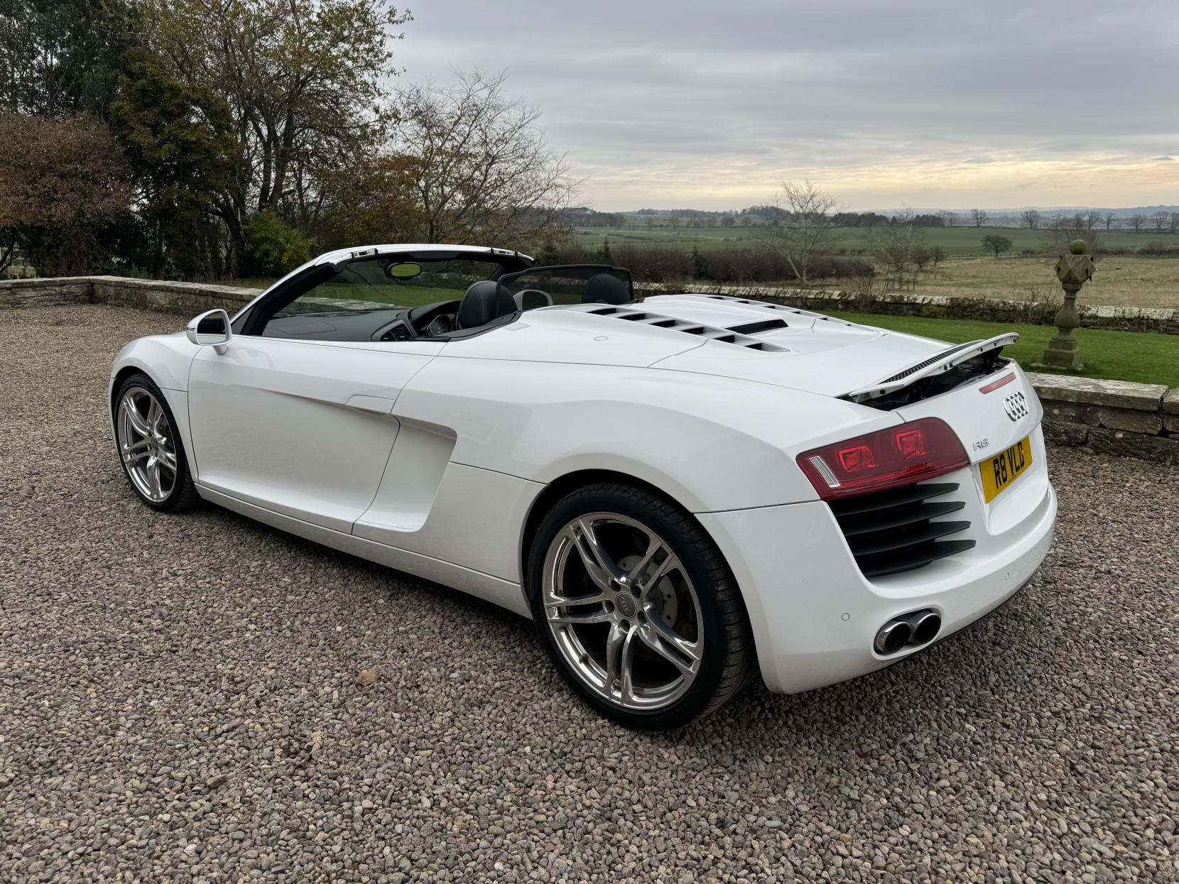 Audi R8 4.2 FSI V8 Spyder 2dr Petrol R Tronic quattro Euro 5 (430 ps)