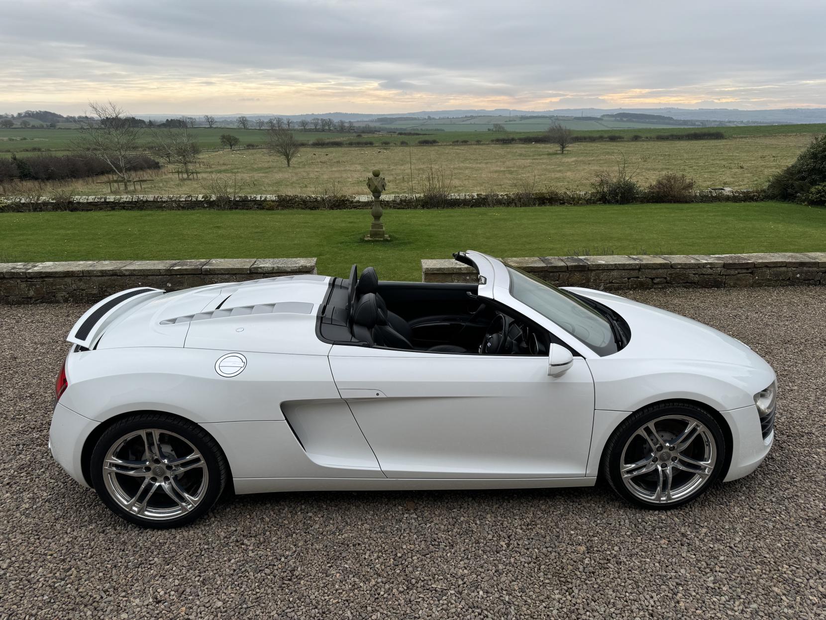 Audi R8 4.2 FSI V8 Spyder 2dr Petrol R Tronic quattro Euro 5 (430 ps)