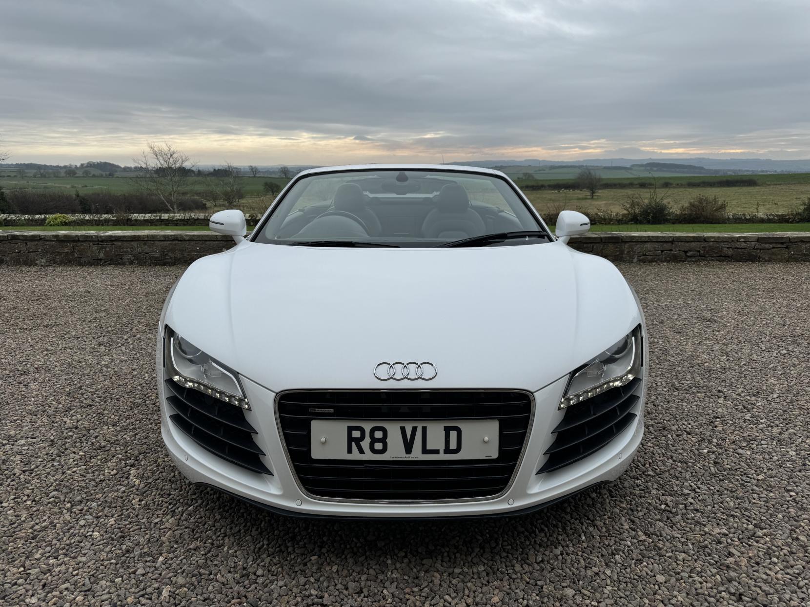 Audi R8 4.2 FSI V8 Spyder 2dr Petrol R Tronic quattro Euro 5 (430 ps)