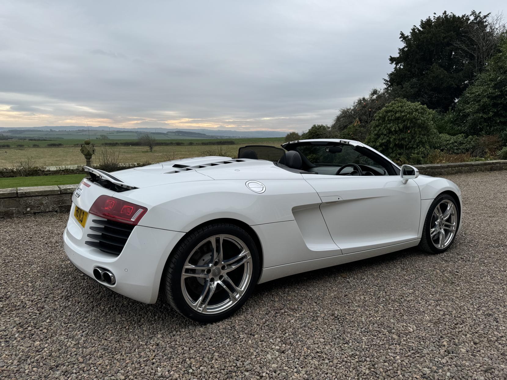 Audi R8 4.2 FSI V8 Spyder 2dr Petrol R Tronic quattro Euro 5 (430 ps)