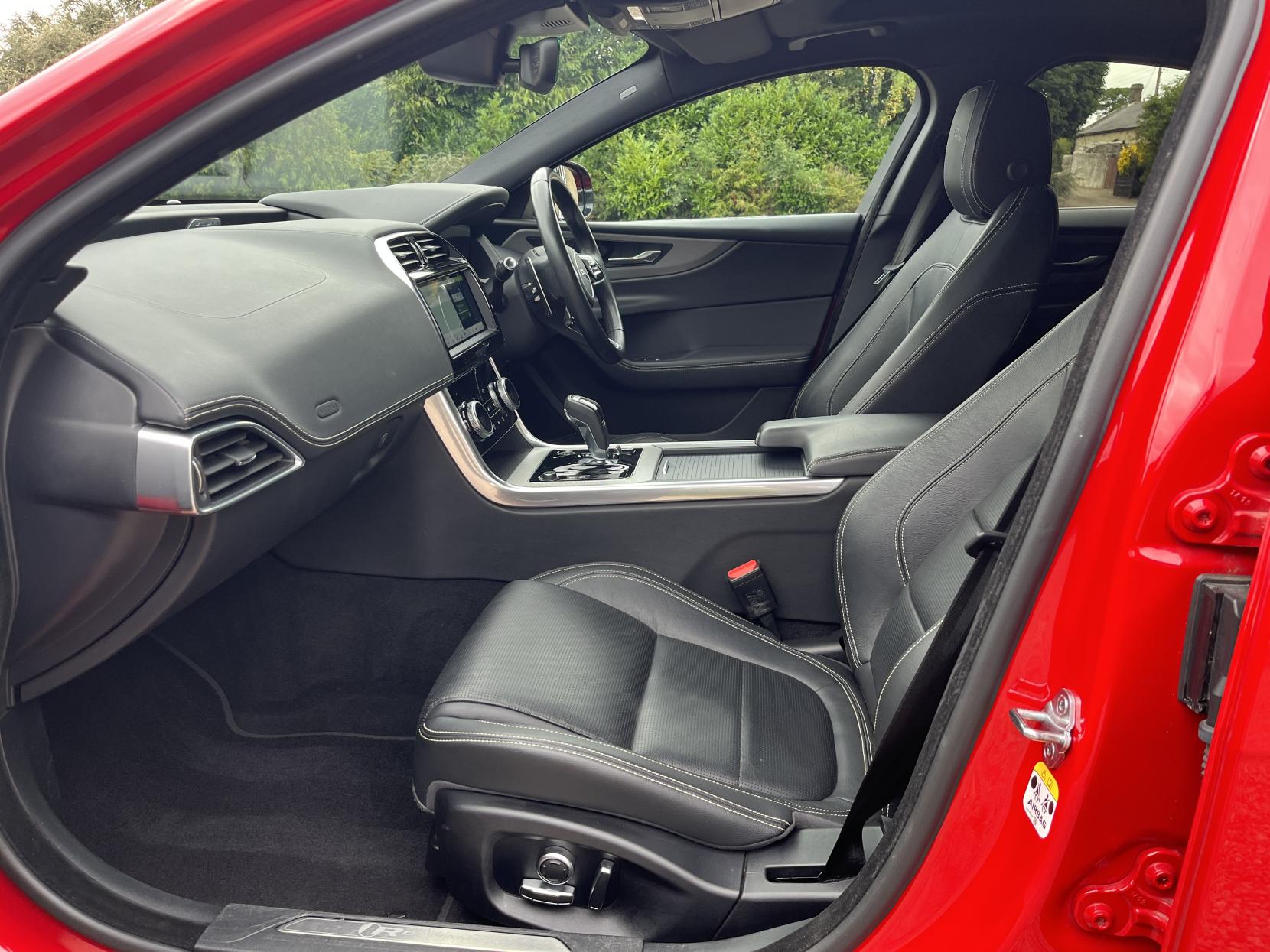 Jaguar XE 2.0 P250i R-Dynamic S Saloon 4dr Petrol Auto Euro 6 (s/s) (250 ps)