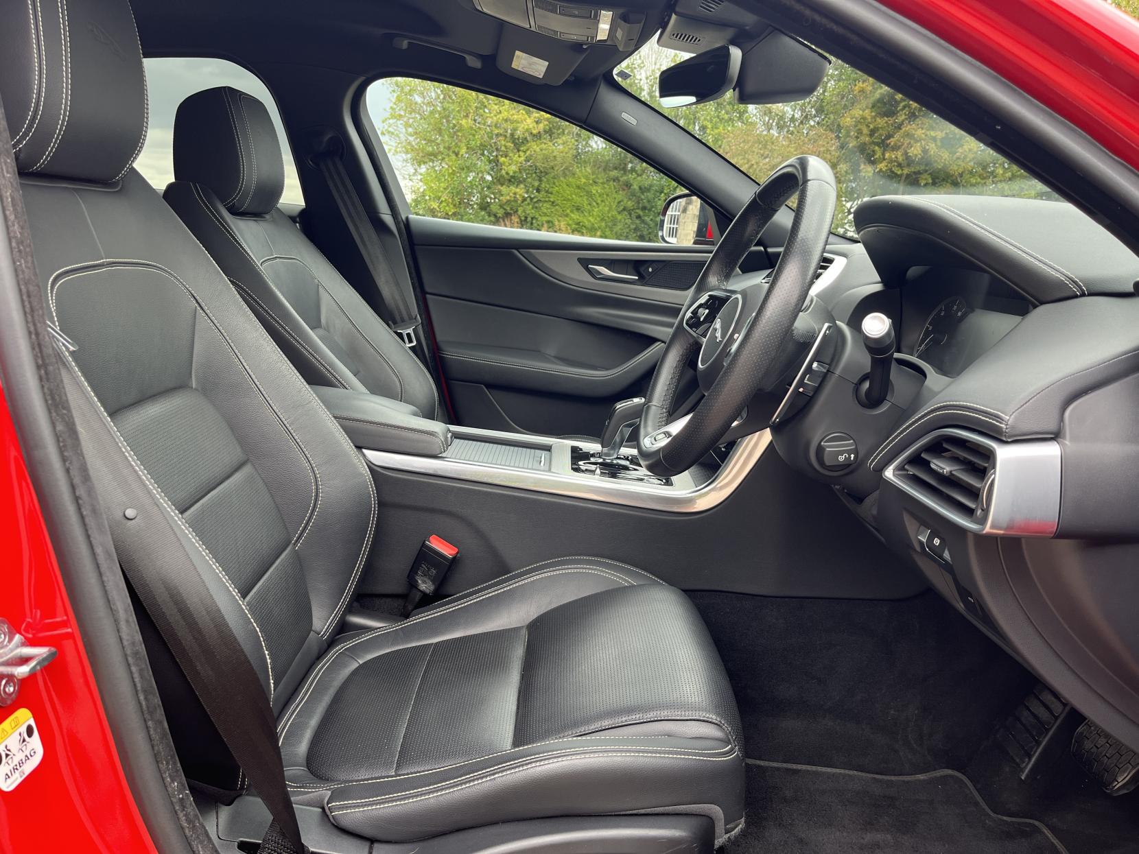 Jaguar XE 2.0 P250i R-Dynamic S Saloon 4dr Petrol Auto Euro 6 (s/s) (250 ps)