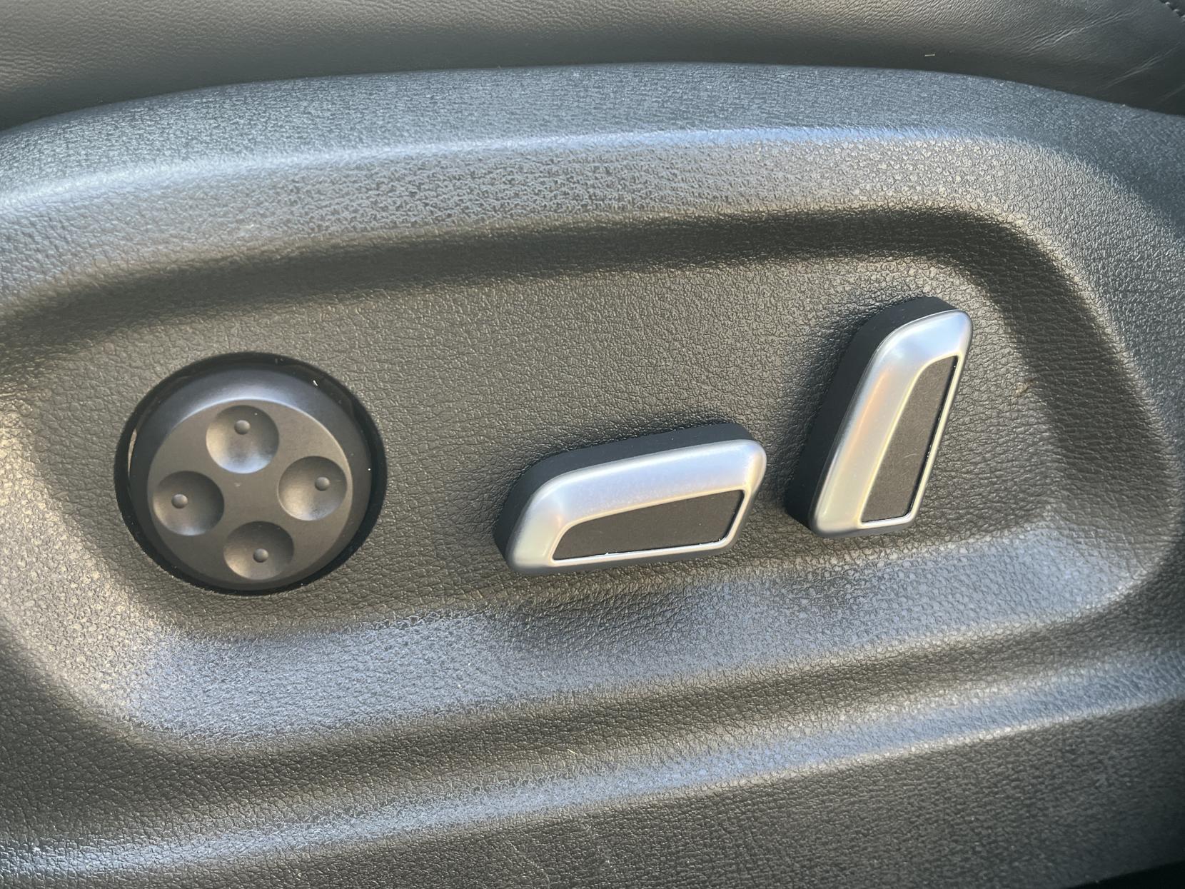 Audi Q5 2.0 TDI S line Plus SUV 5dr Diesel S Tronic quattro Euro 5 (s/s) (177 ps)