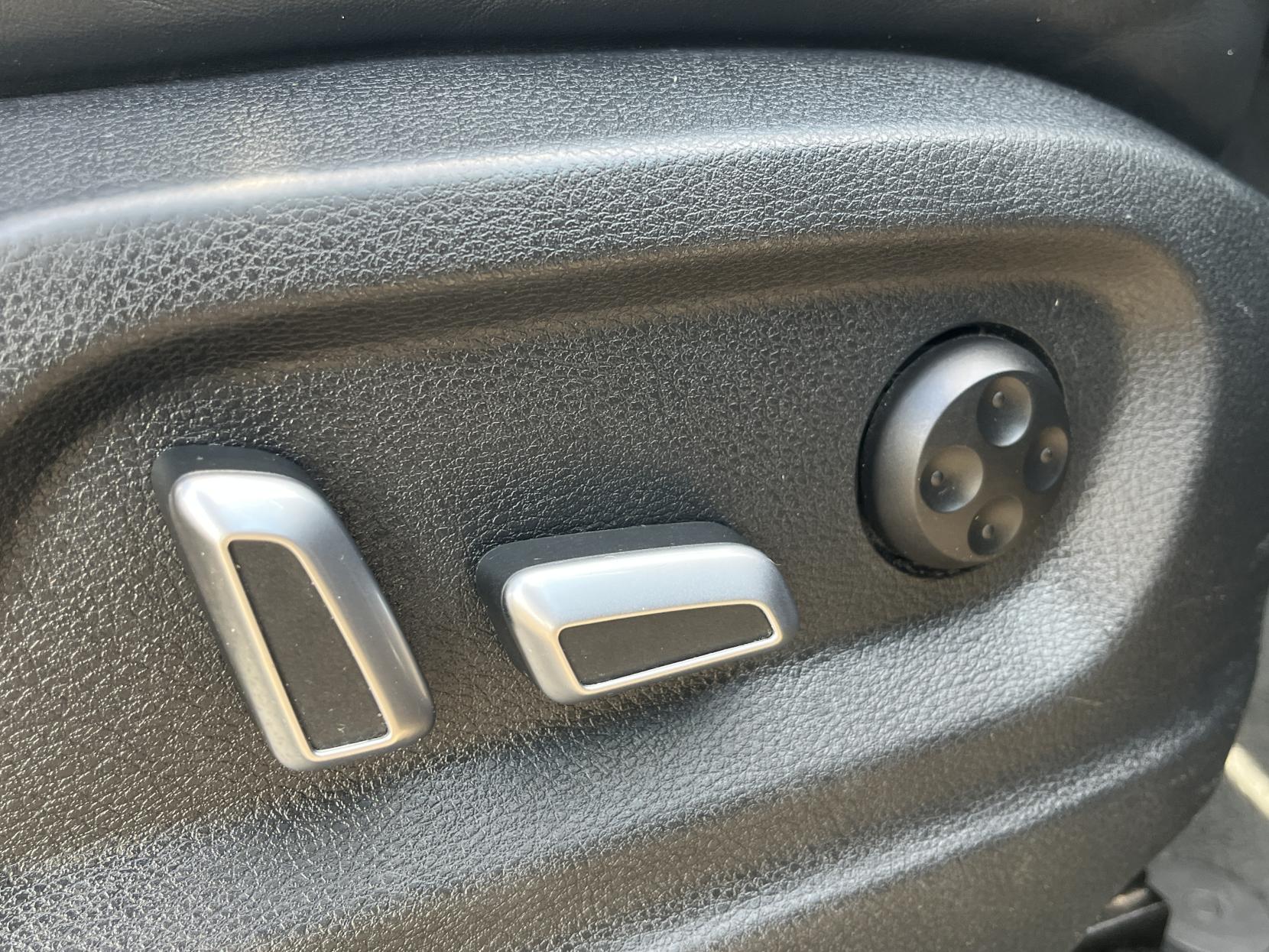 Audi Q5 2.0 TDI S line Plus SUV 5dr Diesel S Tronic quattro Euro 5 (s/s) (177 ps)