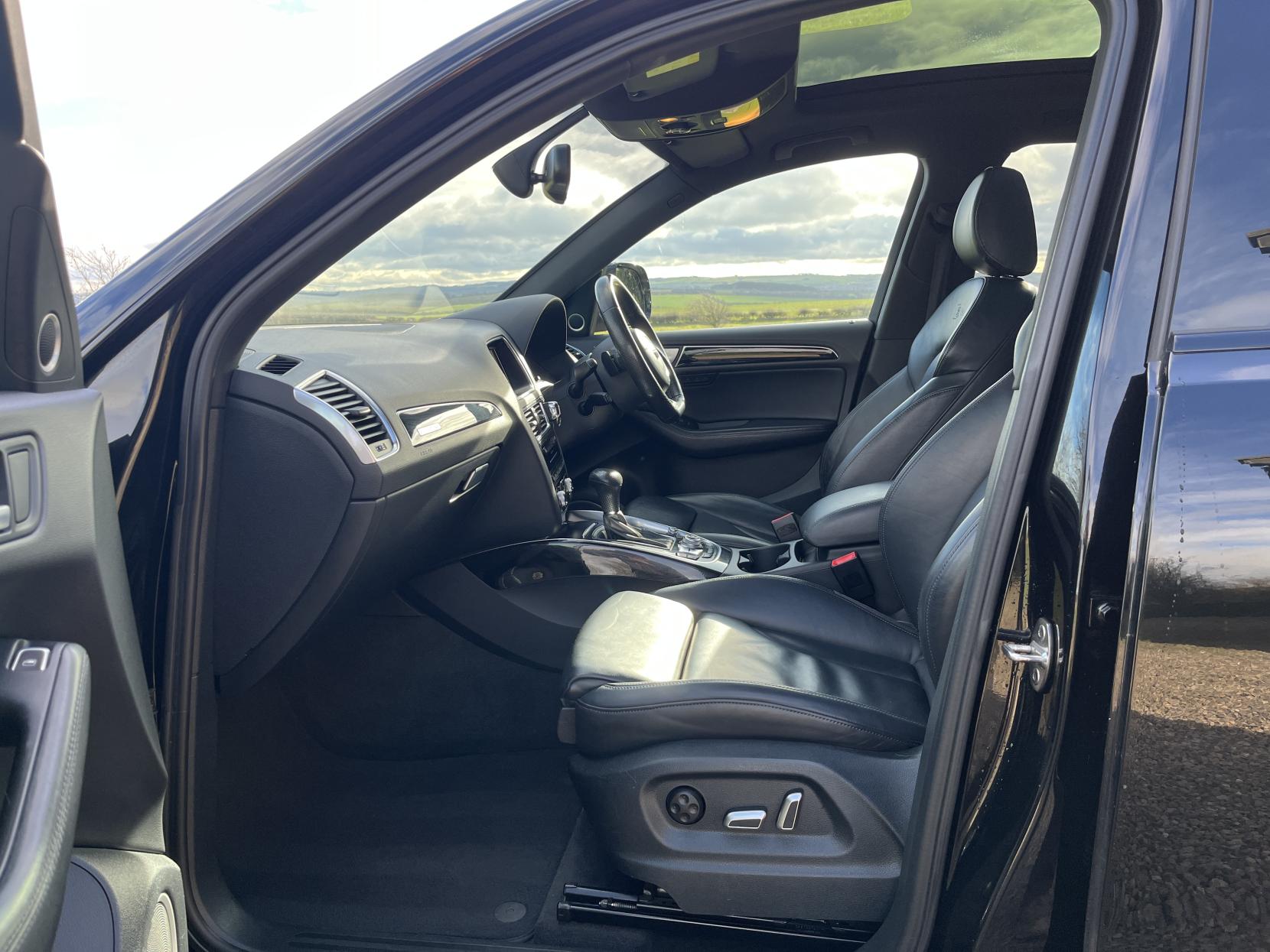 Audi Q5 2.0 TDI S line Plus SUV 5dr Diesel S Tronic quattro Euro 5 (s/s) (177 ps)