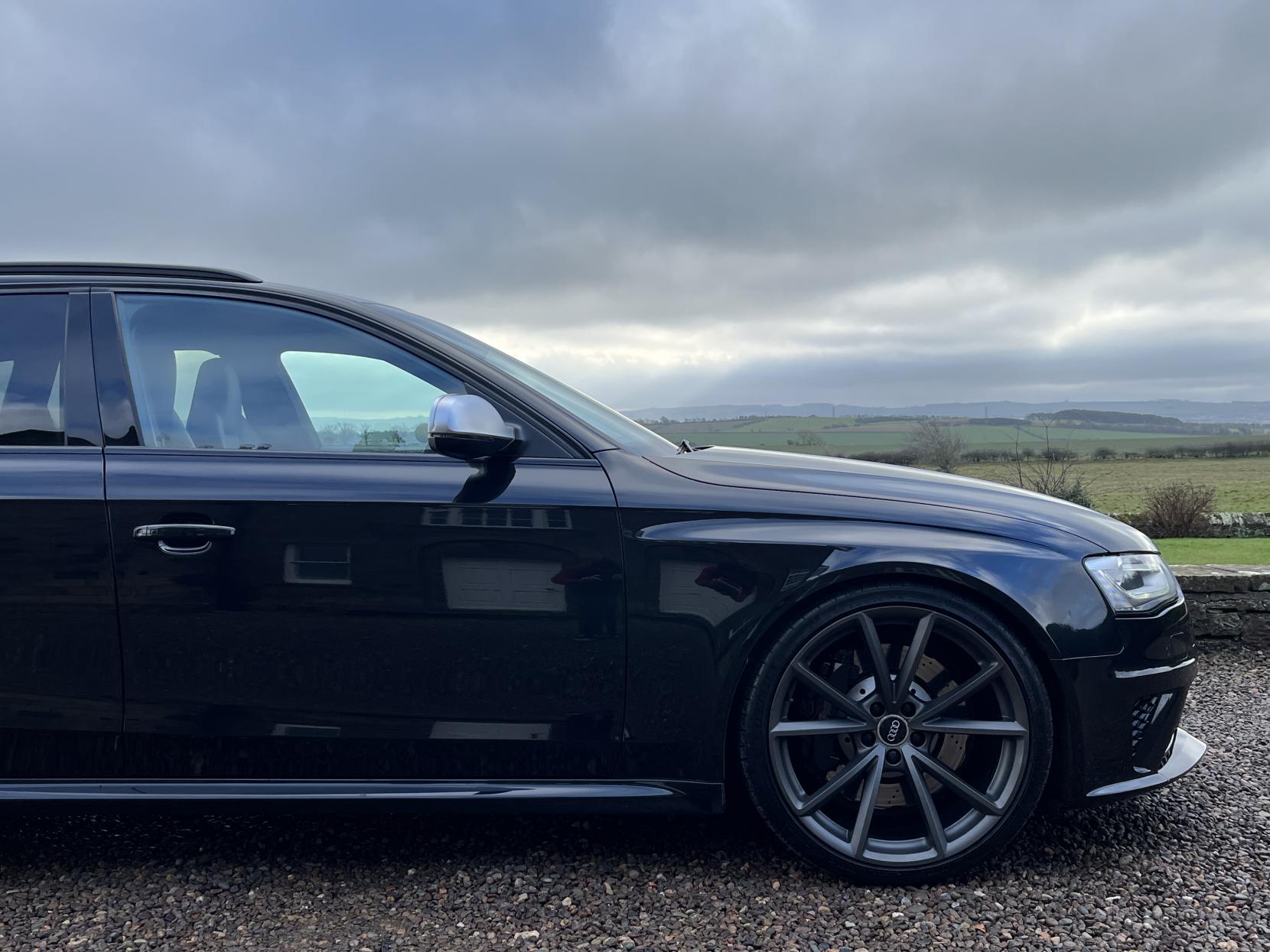 Audi RS4 Avant 4.2 FSI V8 Estate 5dr Petrol S Tronic quattro Euro 5 (450 ps)