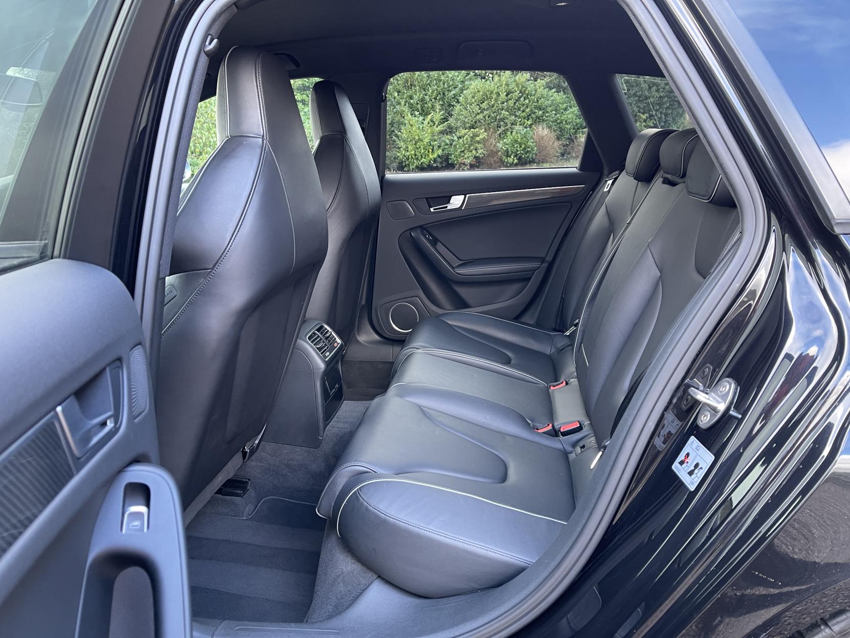 Audi RS4 Avant 4.2 FSI V8 Estate 5dr Petrol S Tronic quattro Euro 5 (450 ps)