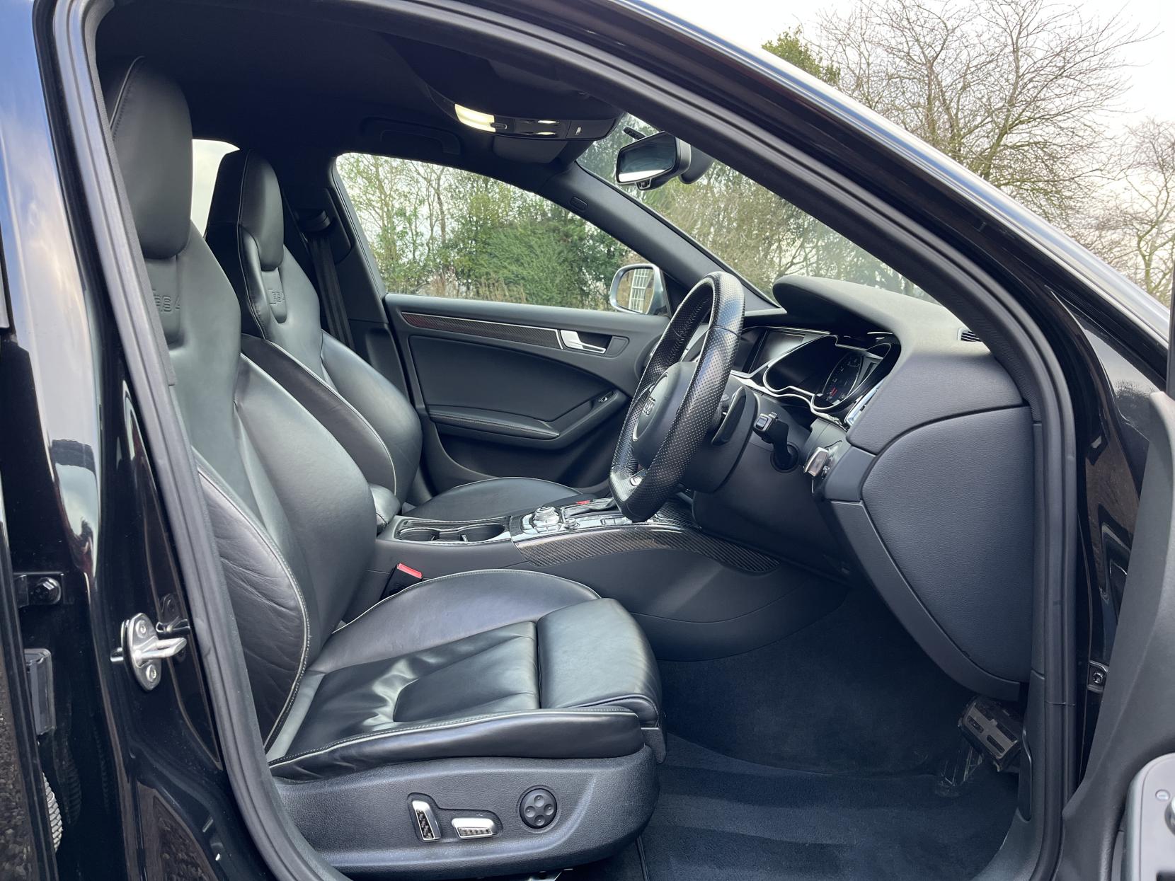 Audi RS4 Avant 4.2 FSI V8 Estate 5dr Petrol S Tronic quattro Euro 5 (450 ps)