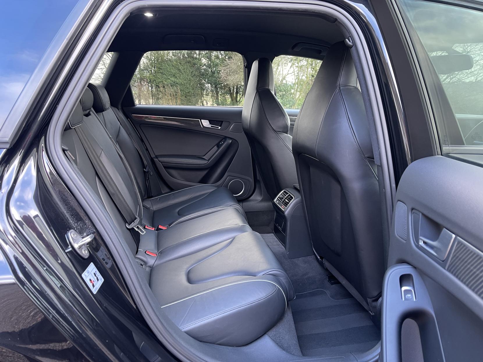 Audi RS4 Avant 4.2 FSI V8 Estate 5dr Petrol S Tronic quattro Euro 5 (450 ps)