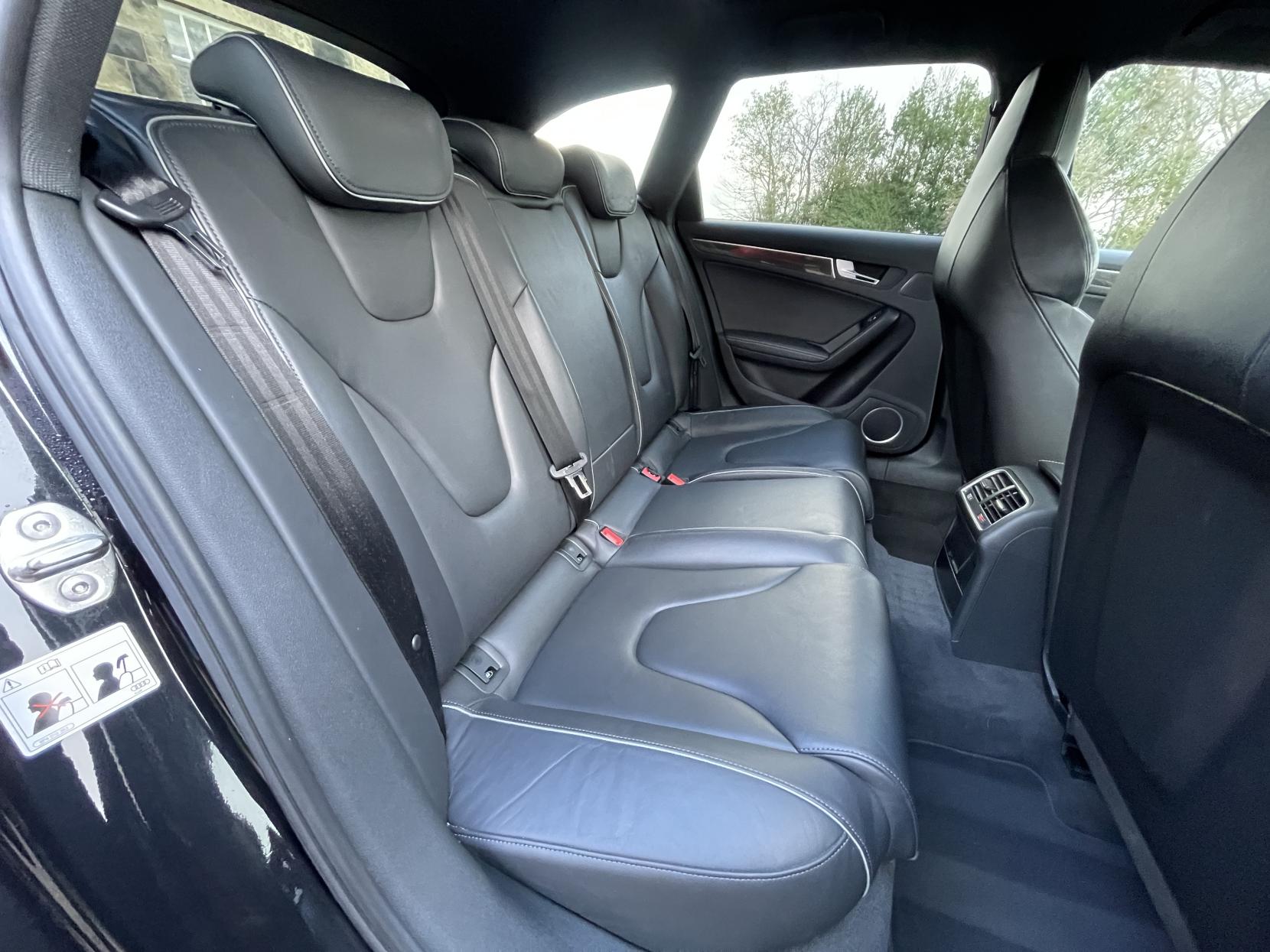 Audi RS4 Avant 4.2 FSI V8 Estate 5dr Petrol S Tronic quattro Euro 5 (450 ps)