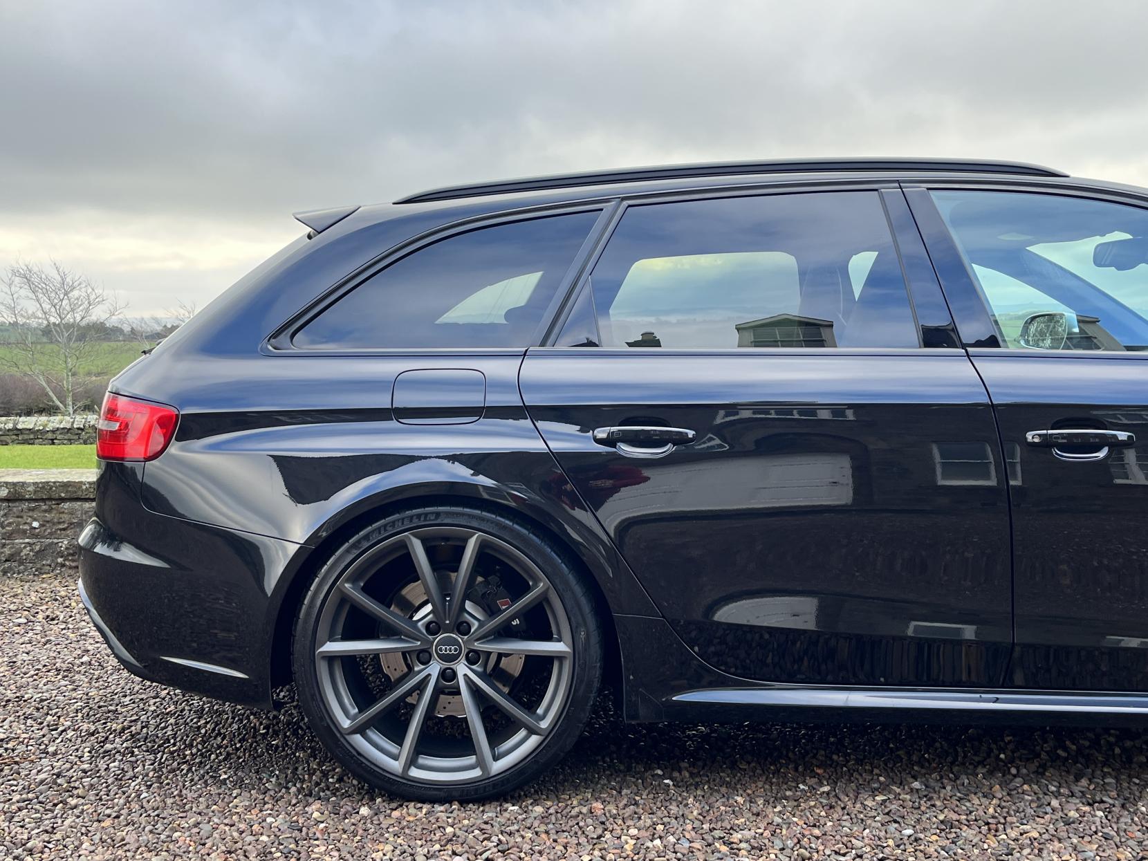 Audi RS4 Avant 4.2 FSI V8 Estate 5dr Petrol S Tronic quattro Euro 5 (450 ps)