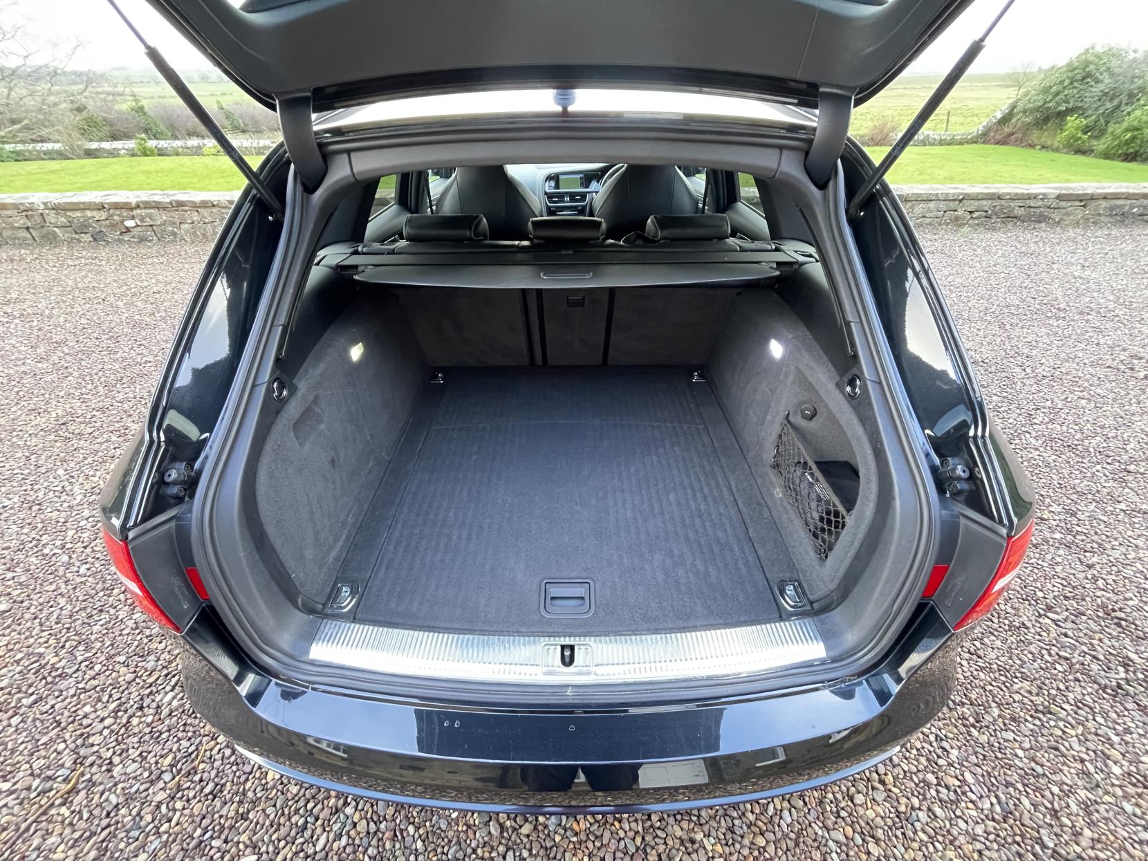 Audi RS4 Avant 4.2 FSI V8 Estate 5dr Petrol S Tronic quattro Euro 5 (450 ps)