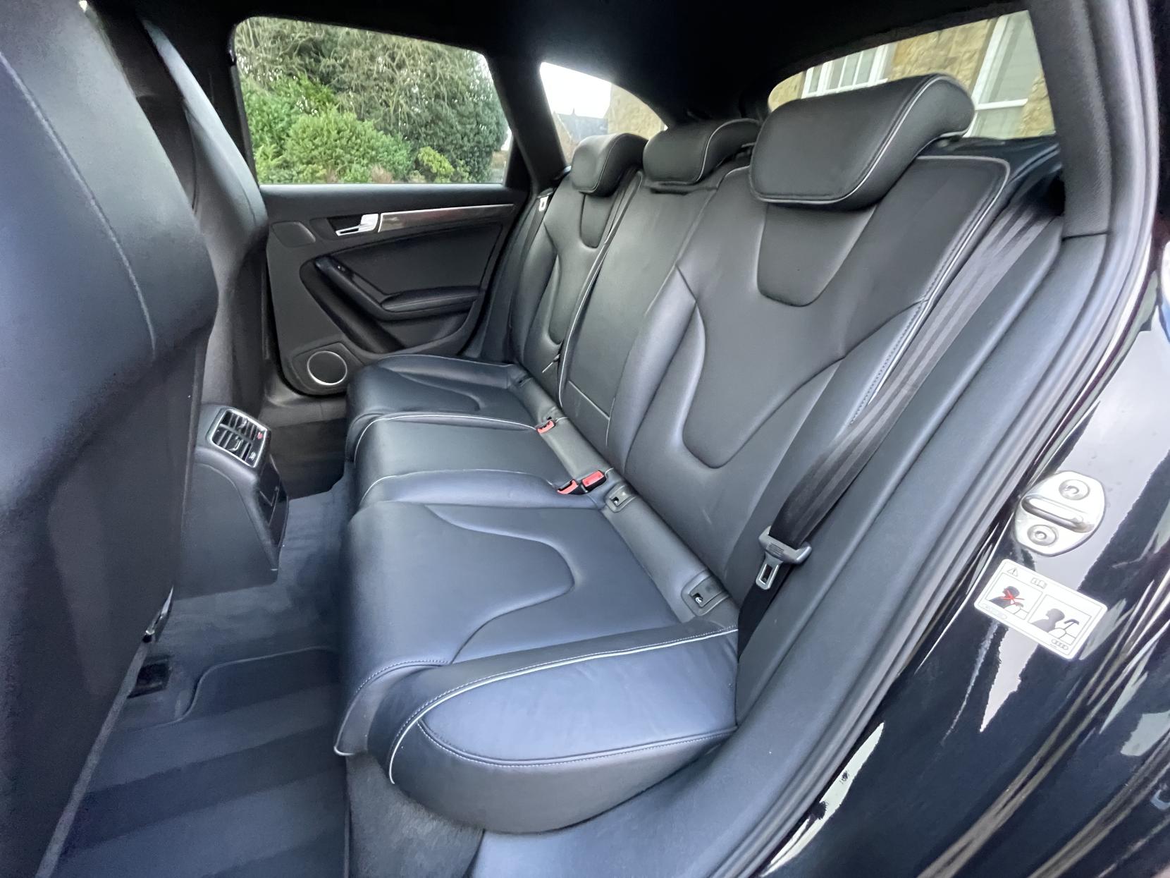 Audi RS4 Avant 4.2 FSI V8 Estate 5dr Petrol S Tronic quattro Euro 5 (450 ps)