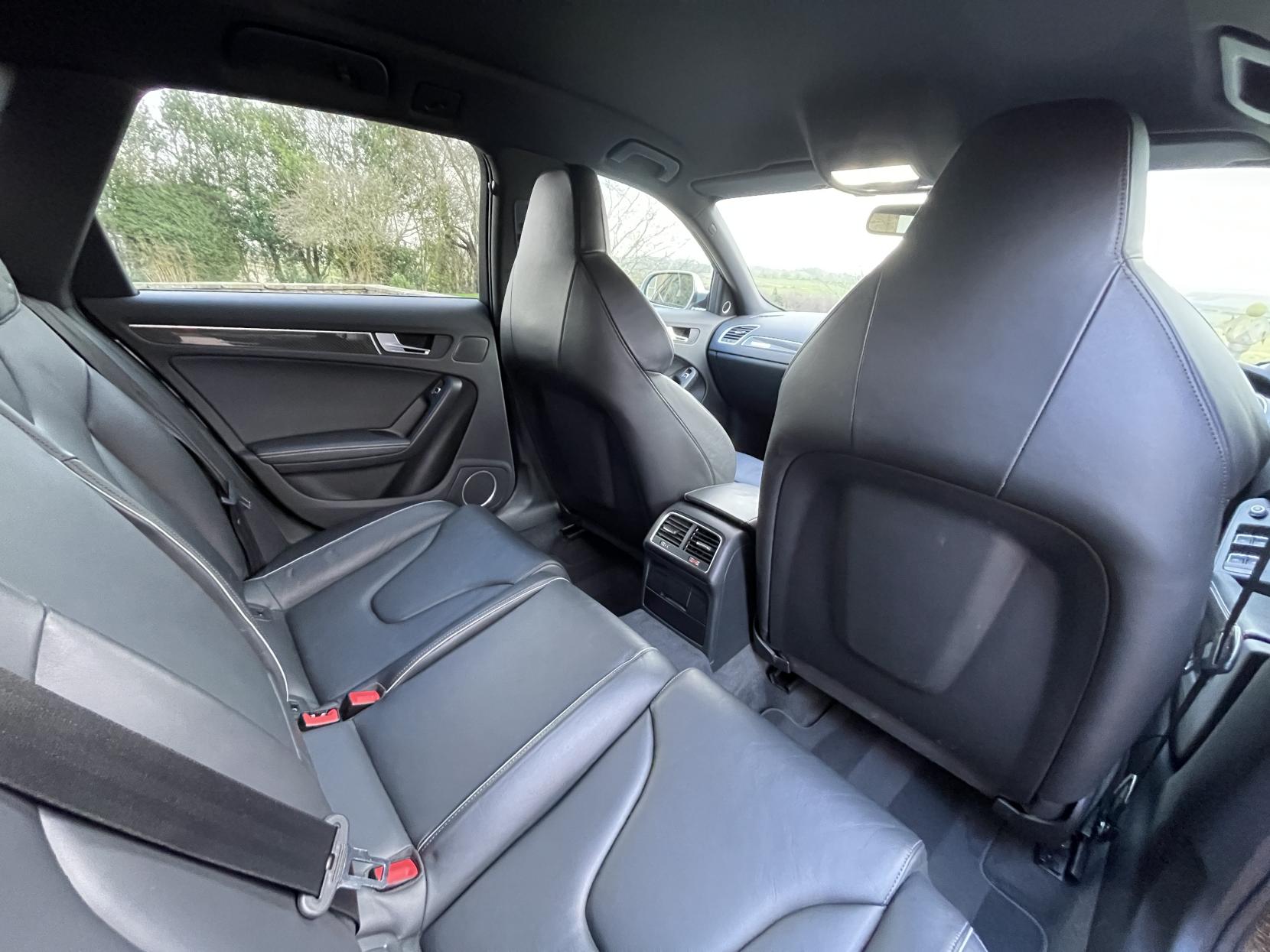 Audi RS4 Avant 4.2 FSI V8 Estate 5dr Petrol S Tronic quattro Euro 5 (450 ps)