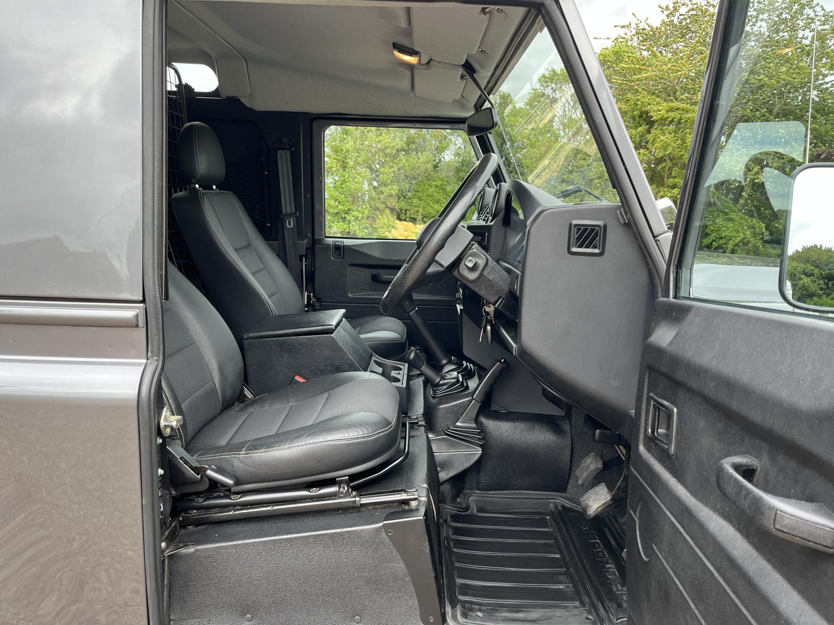 Land Rover Defender 90 2.2 TDCi XS Hard Top SUV 3dr Diesel Manual 4WD SWB Euro 5 (122 ps)