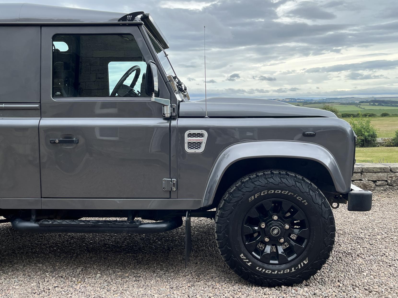Land Rover Defender 90 2.2 TDCi XS Hard Top SUV 3dr Diesel Manual 4WD SWB Euro 5 (122 ps)