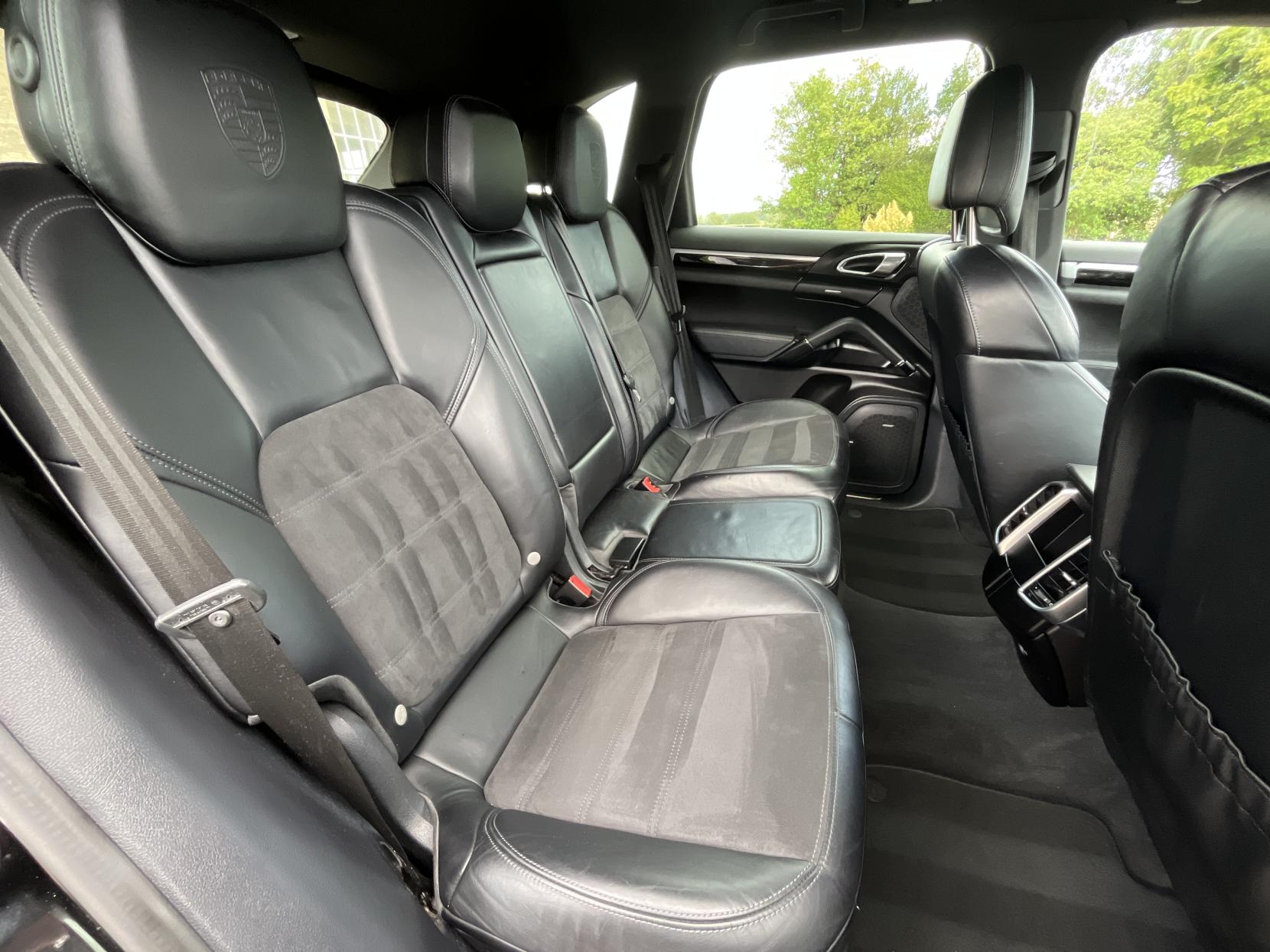 Porsche Cayenne 3.0 TD V6 Platinum Edition SUV 5dr Diesel TiptronicS 4WD Euro 6 (s/s) (262 ps)