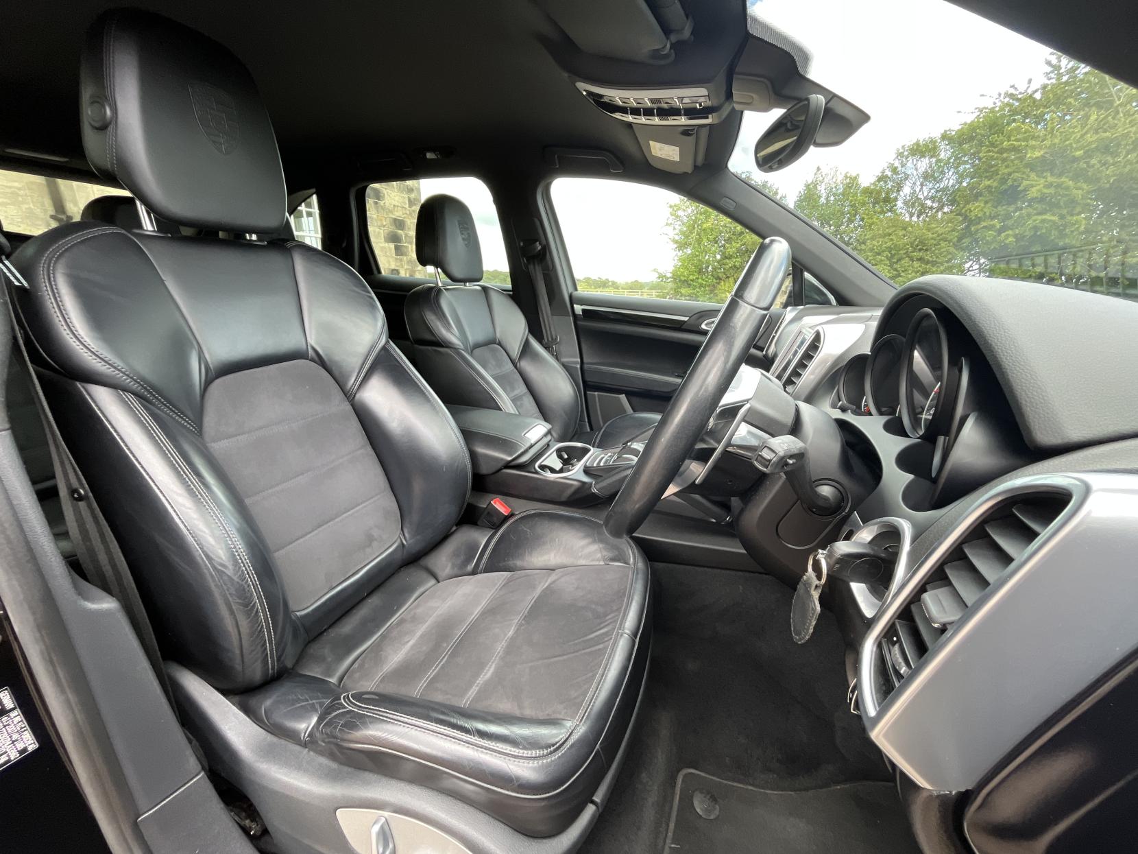 Porsche Cayenne 3.0 TD V6 Platinum Edition SUV 5dr Diesel TiptronicS 4WD Euro 6 (s/s) (262 ps)