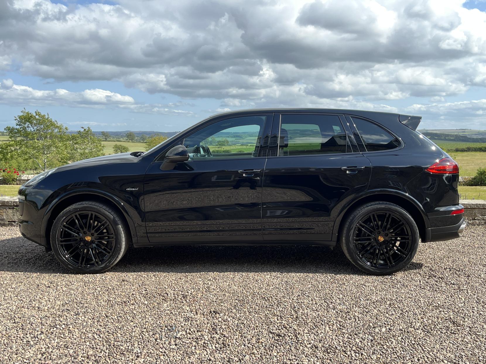 Porsche Cayenne 3.0 TD V6 Platinum Edition SUV 5dr Diesel TiptronicS 4WD Euro 6 (s/s) (262 ps)