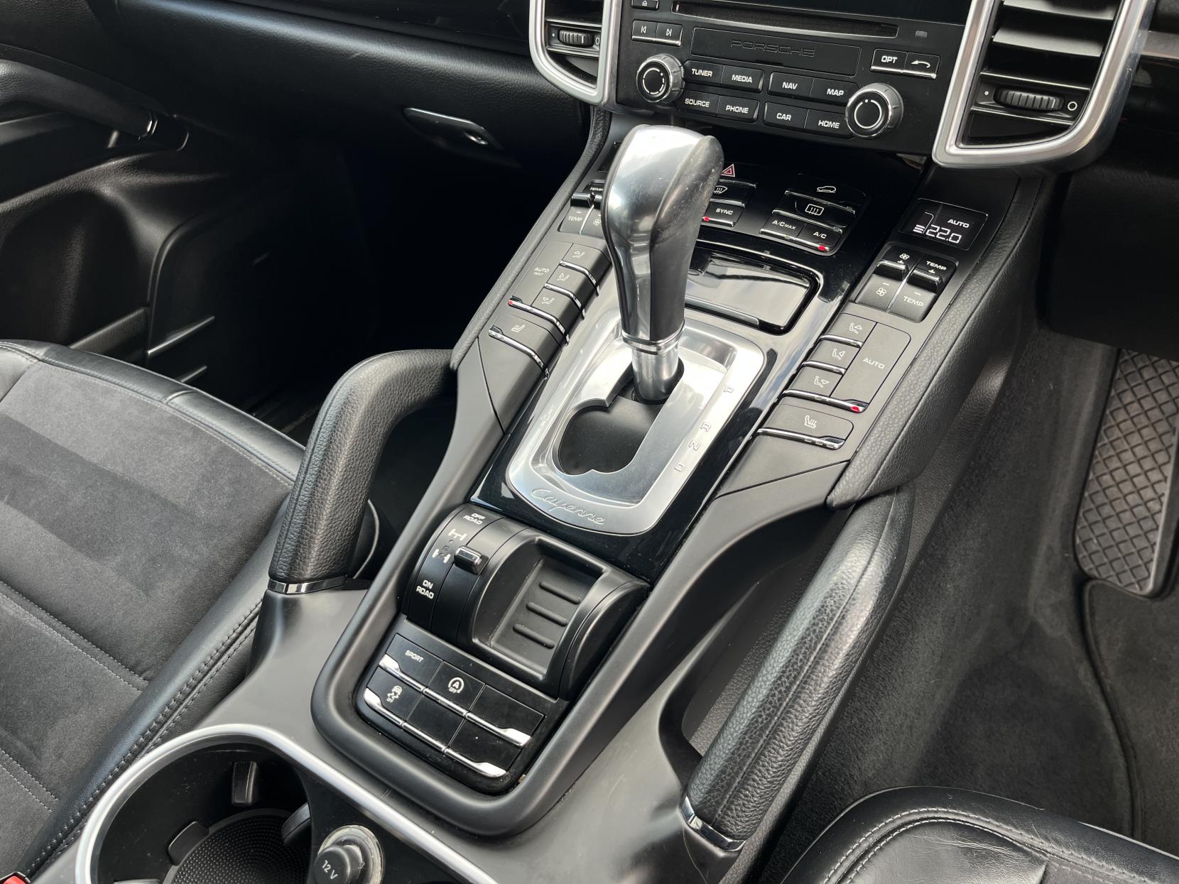Porsche Cayenne 3.0 TD V6 Platinum Edition SUV 5dr Diesel TiptronicS 4WD Euro 6 (s/s) (262 ps)