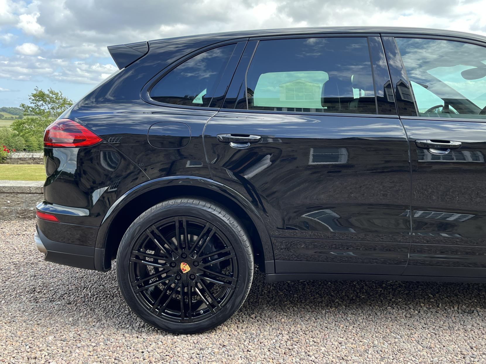 Porsche Cayenne 3.0 TD V6 Platinum Edition SUV 5dr Diesel TiptronicS 4WD Euro 6 (s/s) (262 ps)